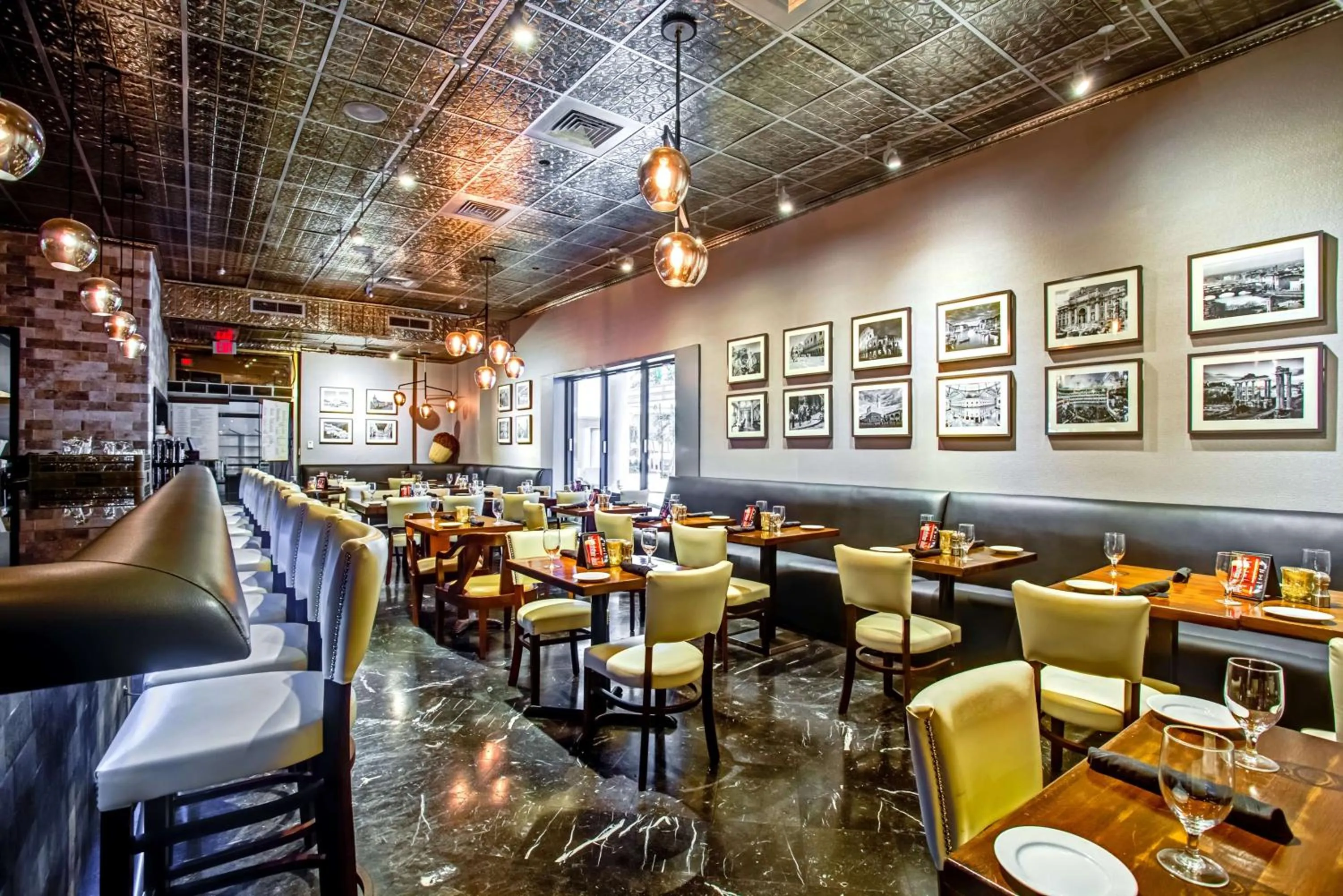 Restaurant/places to eat in DoubleTree by Hilton Grand Hotel Biscayne Bay