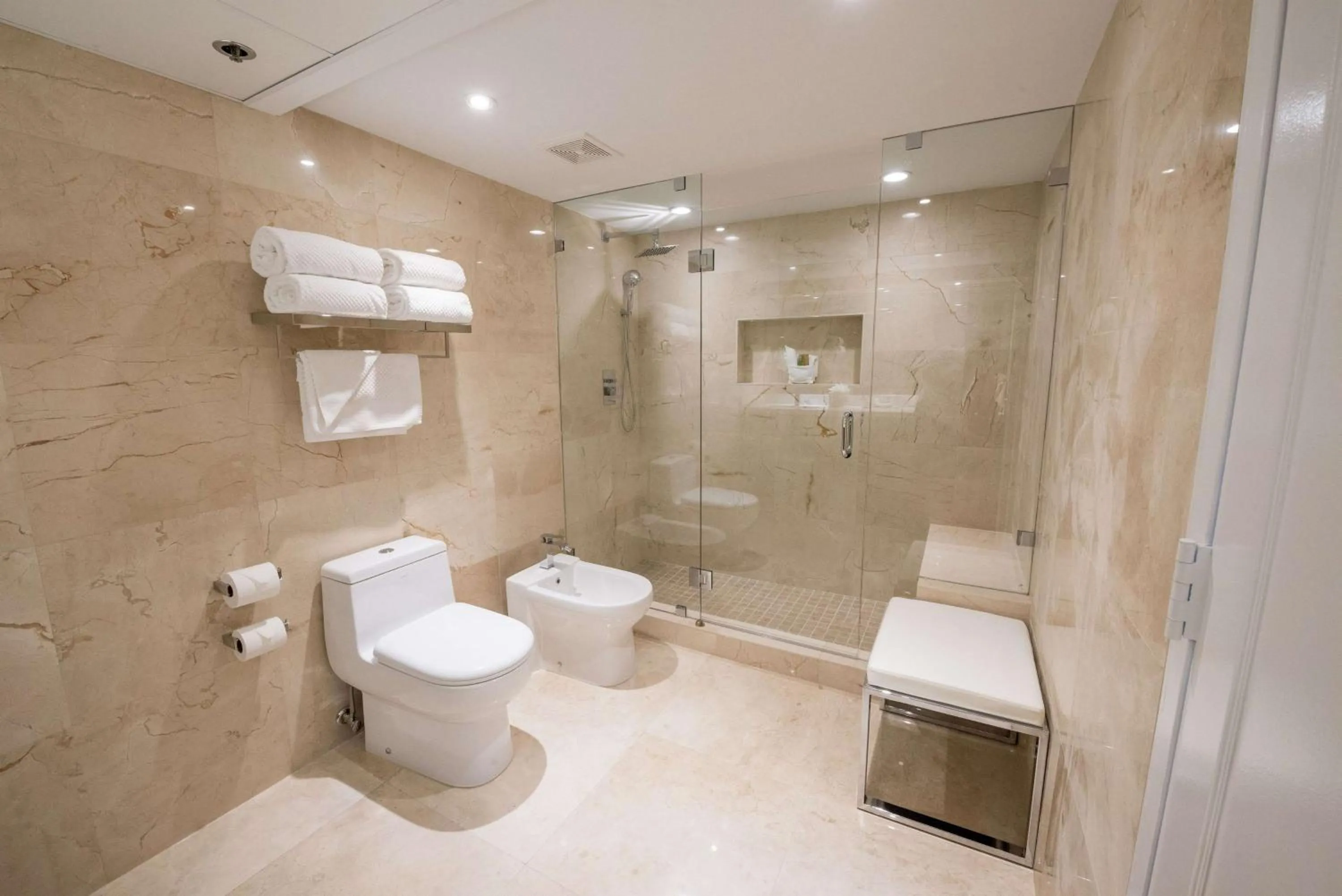 Bathroom in DoubleTree by Hilton Grand Hotel Biscayne Bay