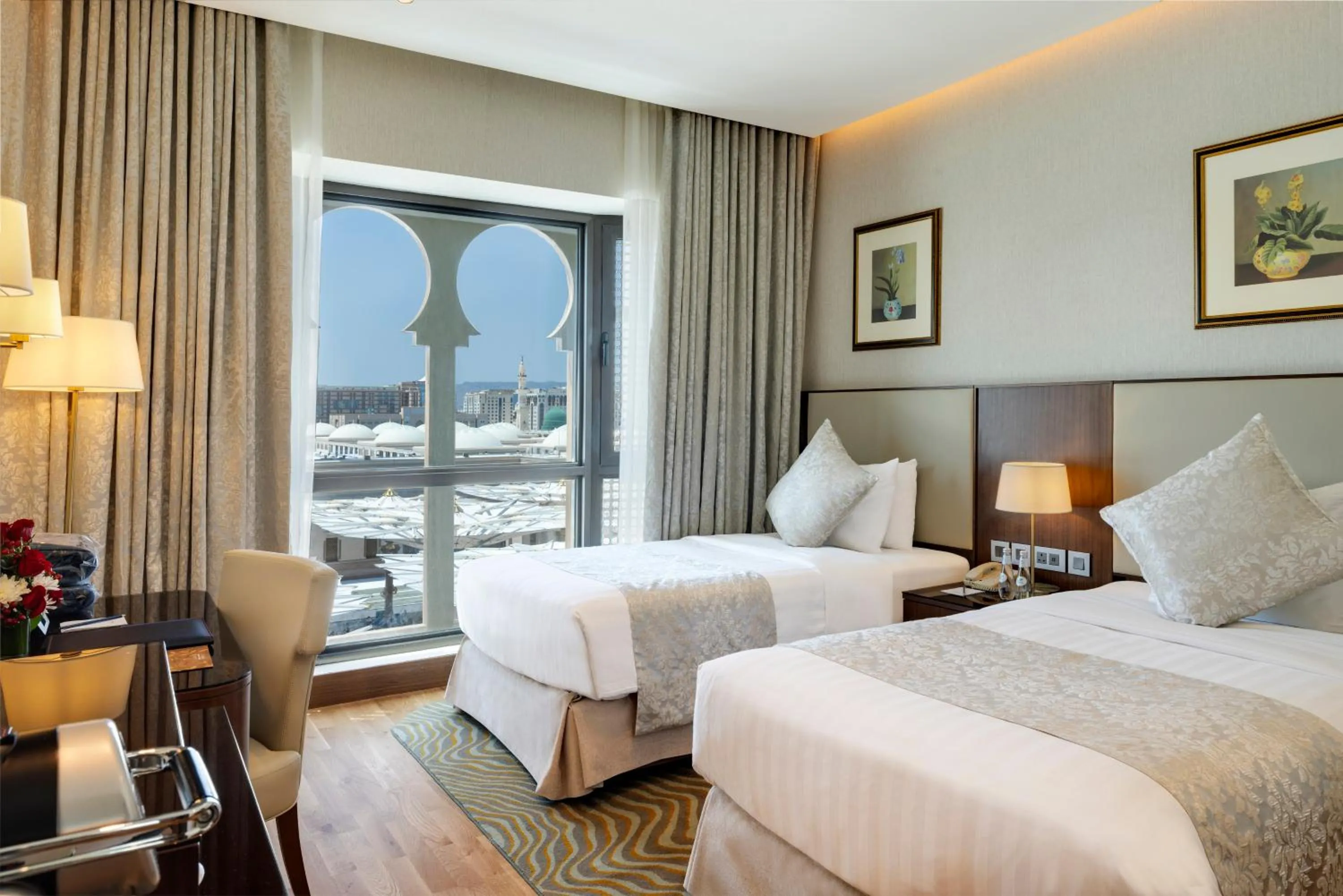 Photo of the whole room, Bed in The Oberoi Madina المدينة أوبروي