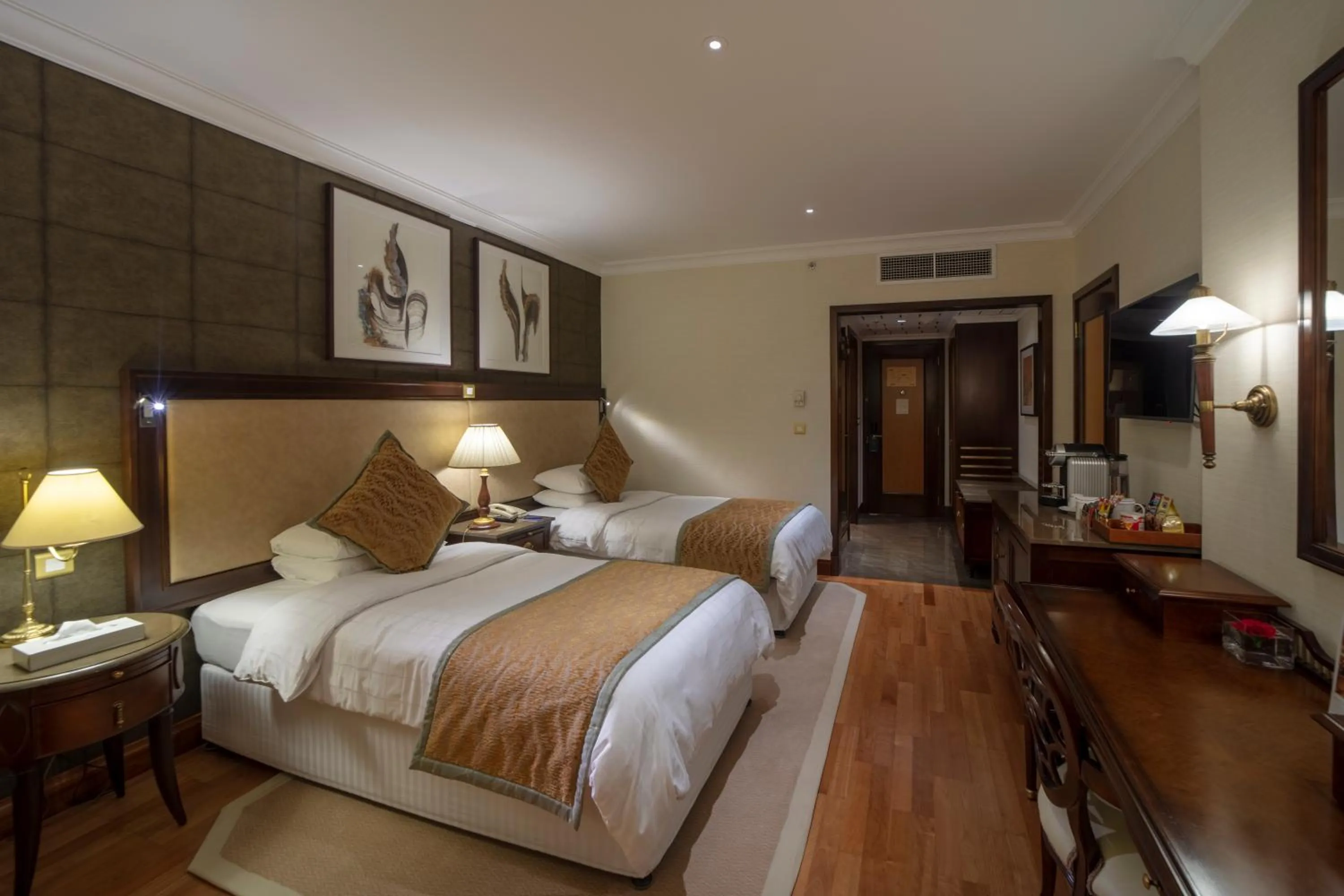 Bed in The Oberoi Madina المدينة أوبروي