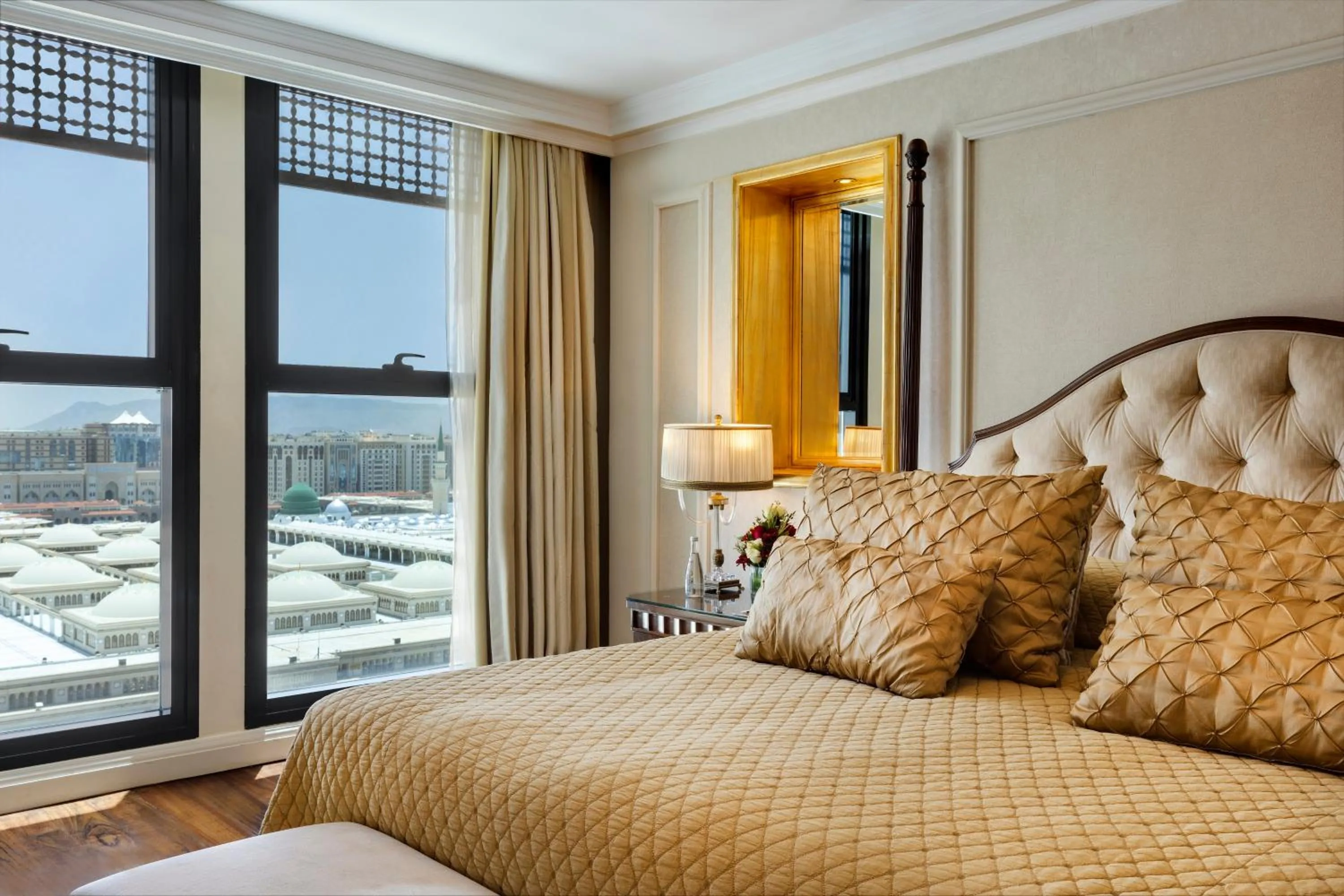 Bedroom, Bed in The Oberoi Madina المدينة أوبروي