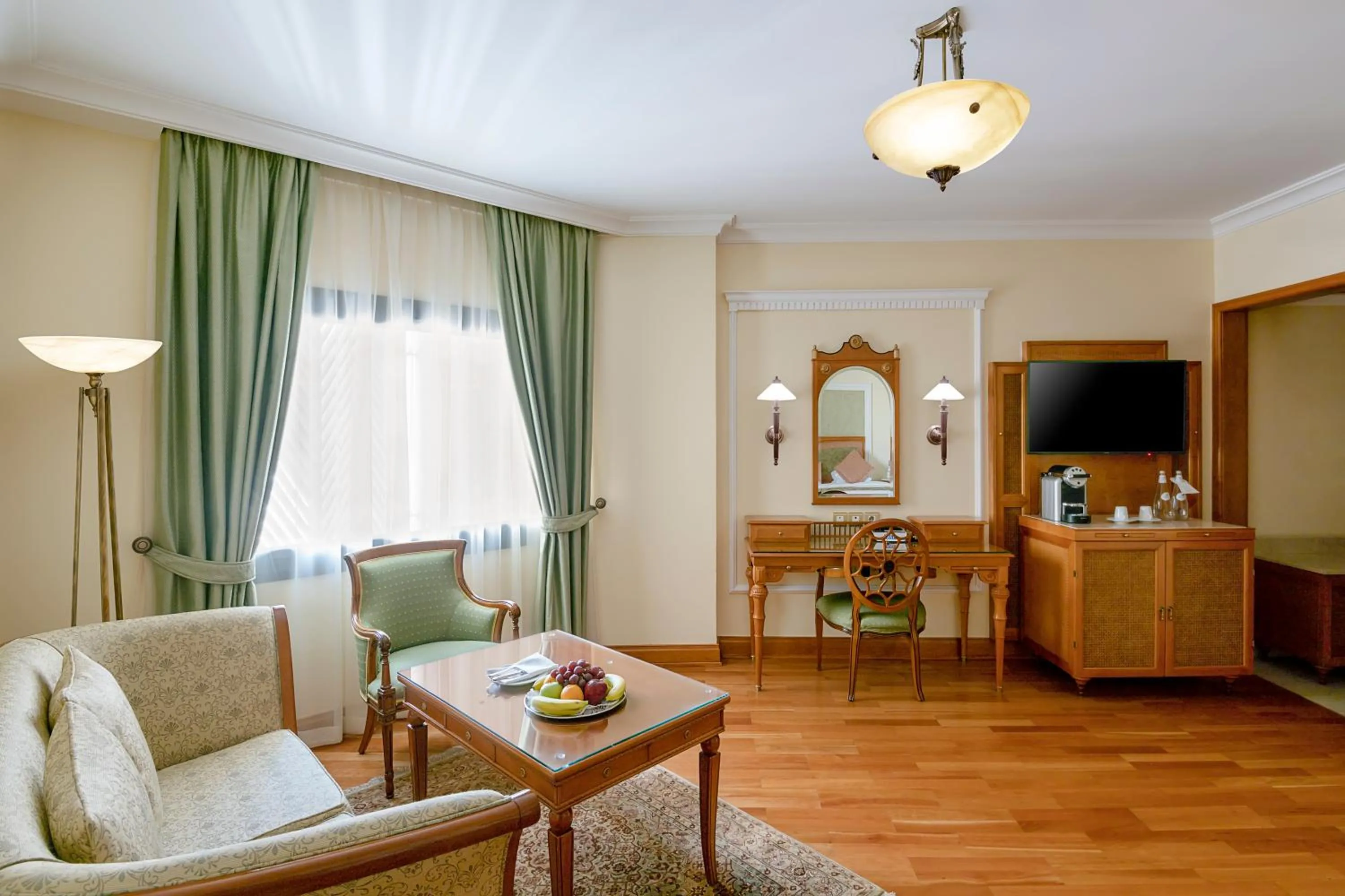 Seating area in The Oberoi Madina المدينة أوبروي