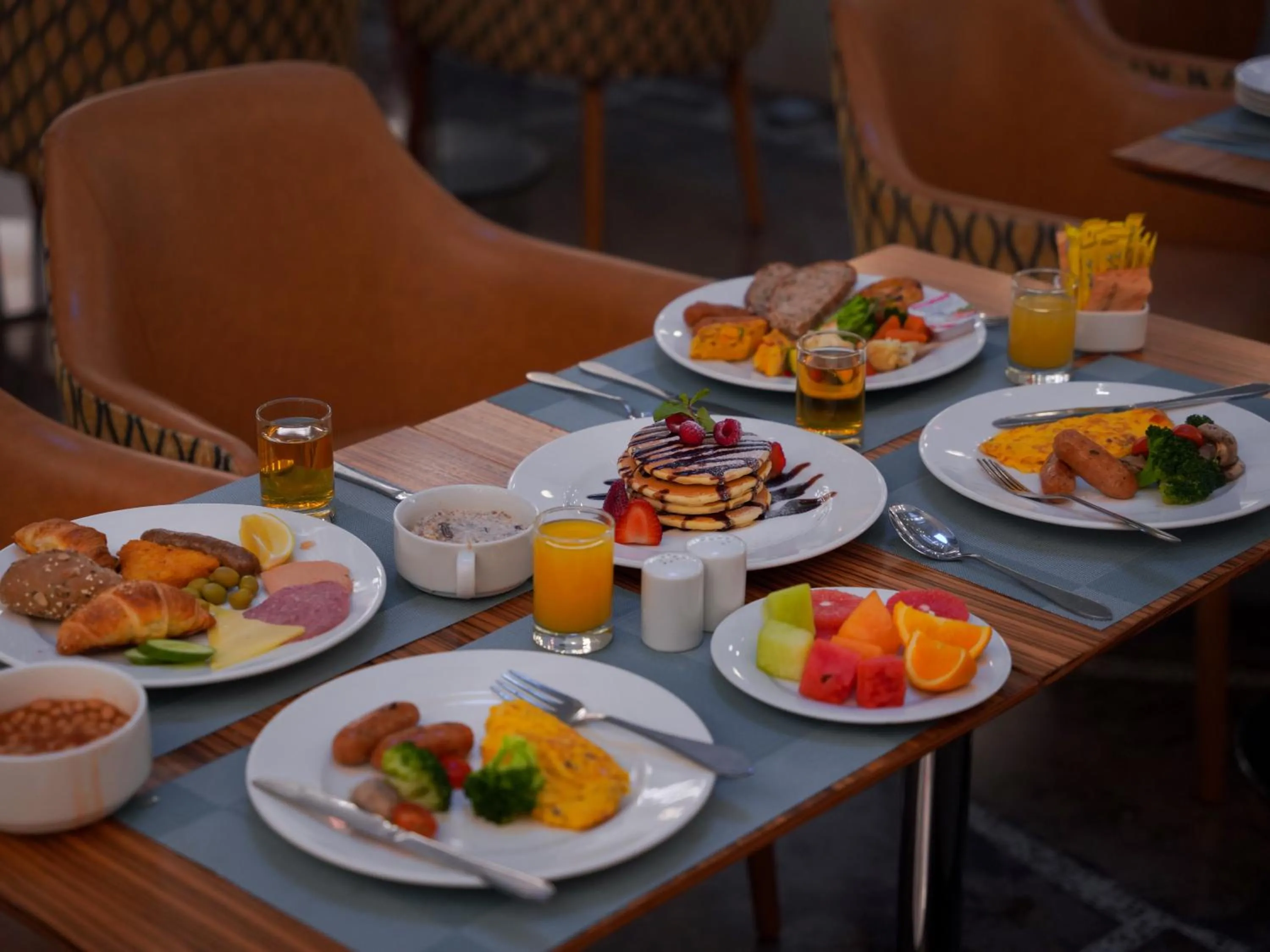 Restaurant/places to eat in Golden Tulip Muscat