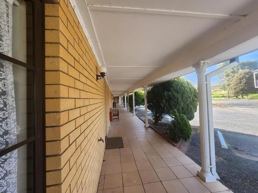 Hilltops Retreat Motor Inn