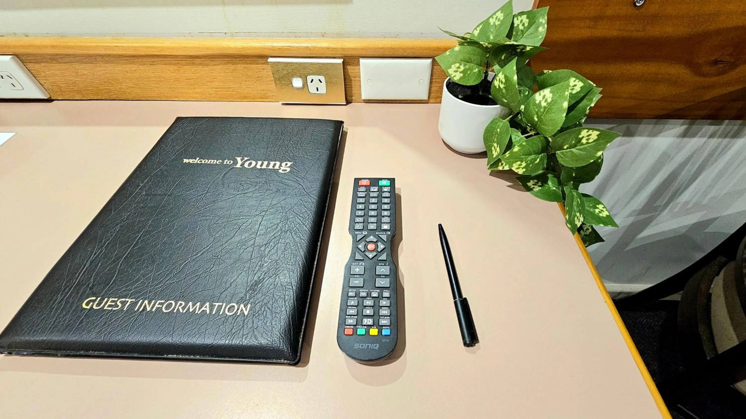 TV and multimedia in Hilltops Retreat Motor Inn