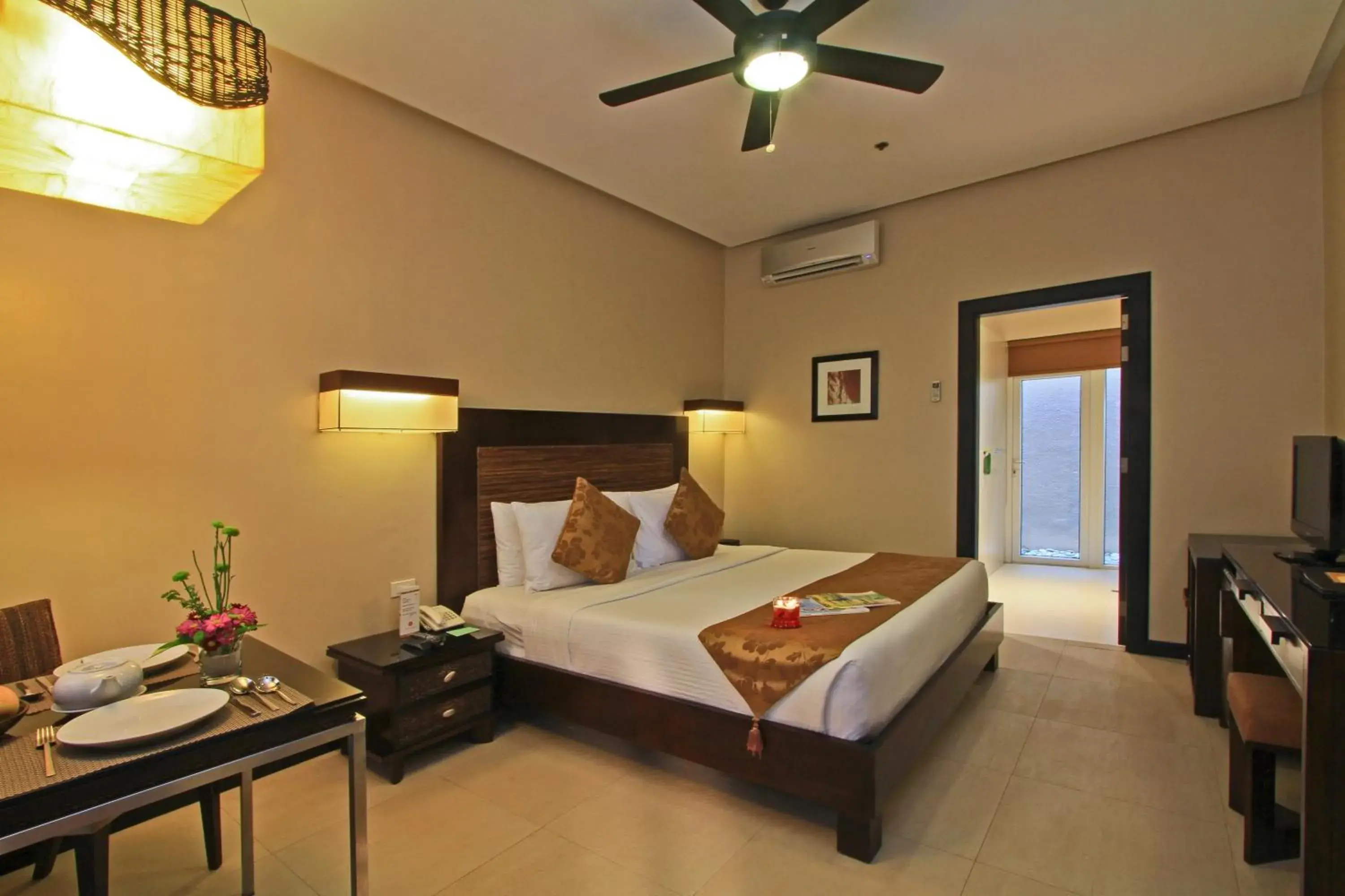 Deluxe King Room in Two Seasons Boracay Resort Deluxe King Room in Two Seasons Boracay Resort