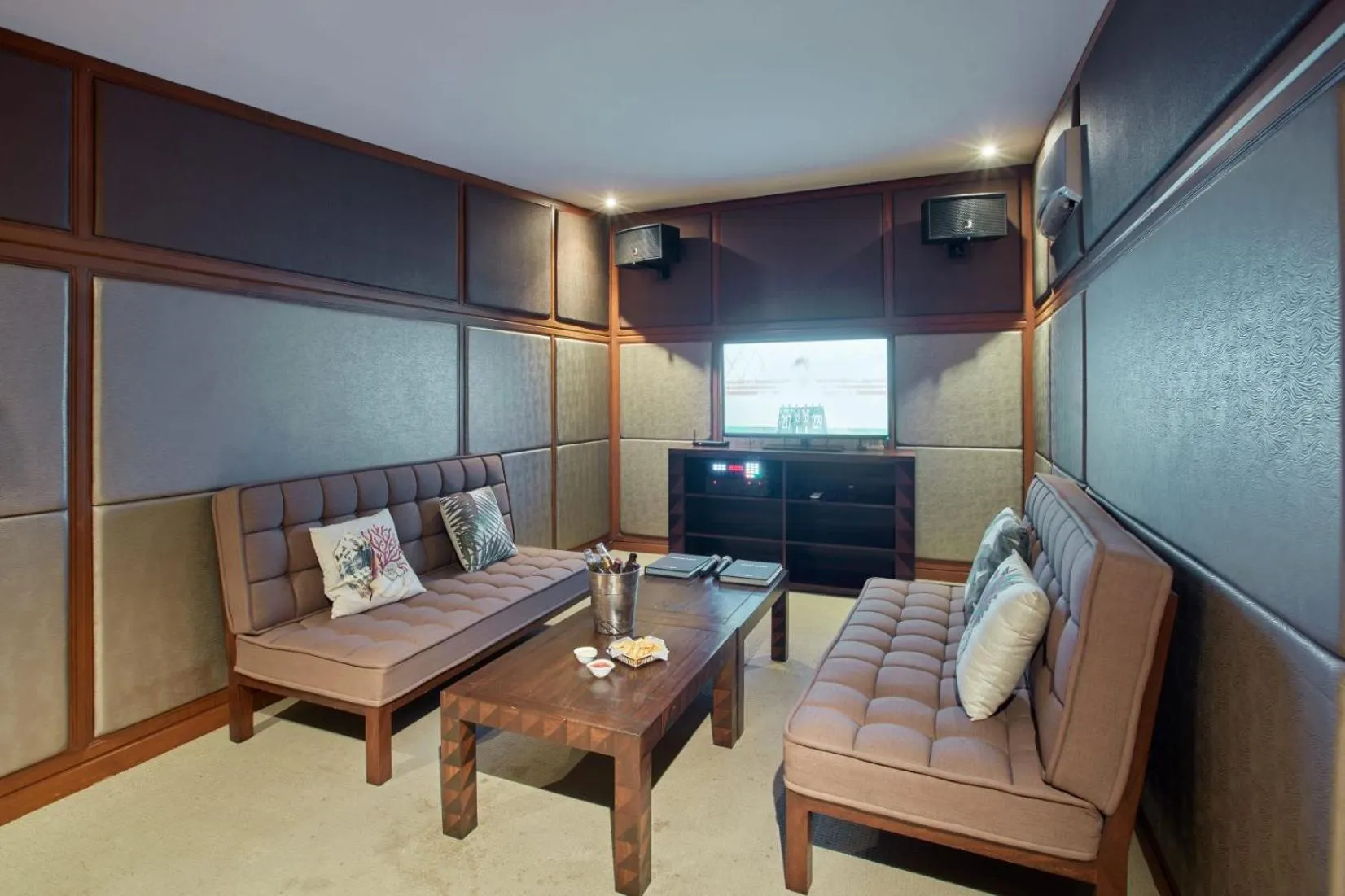 Karaoke in Two Seasons Coron Island Resort