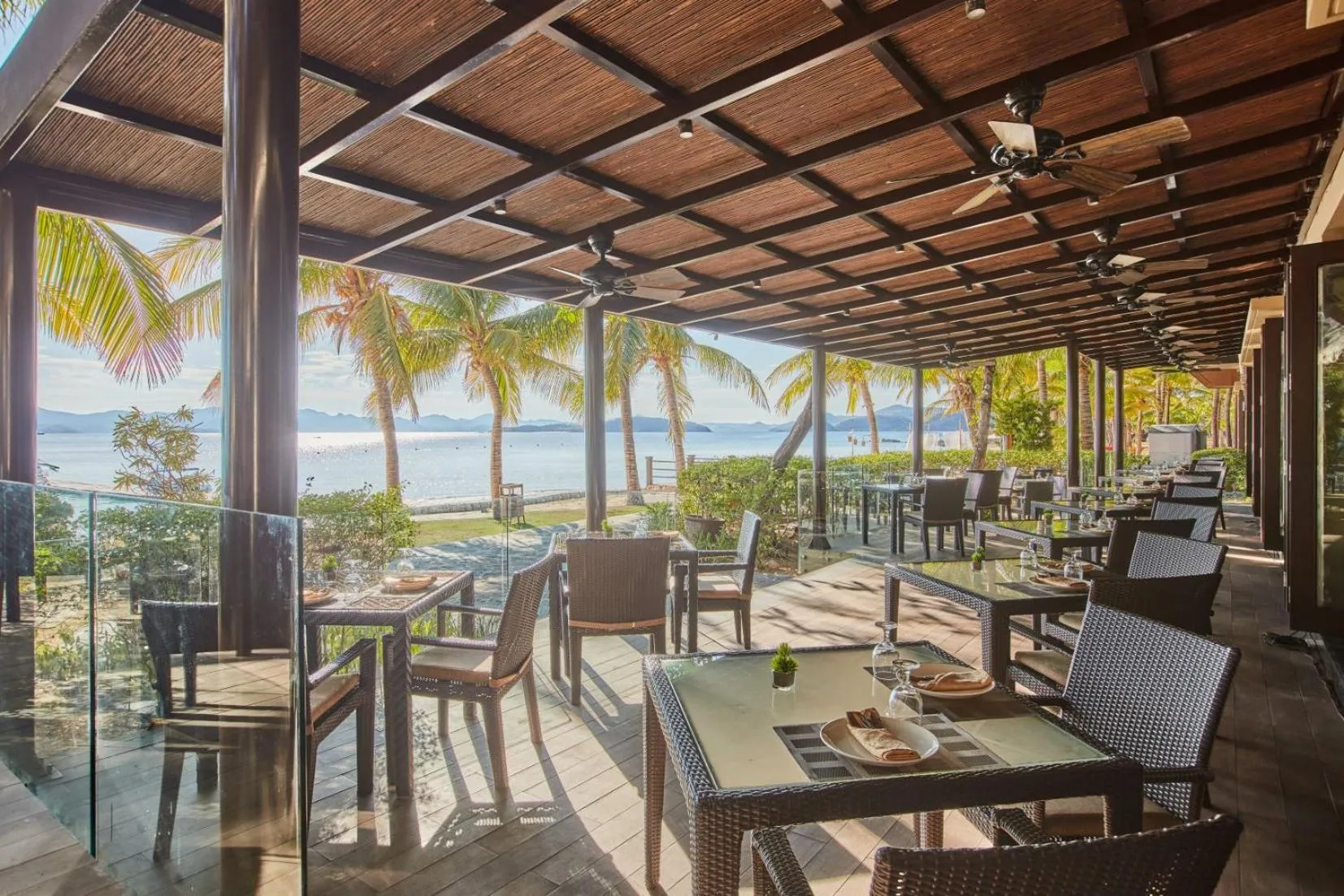 Restaurant/places to eat in Two Seasons Coron Island Resort