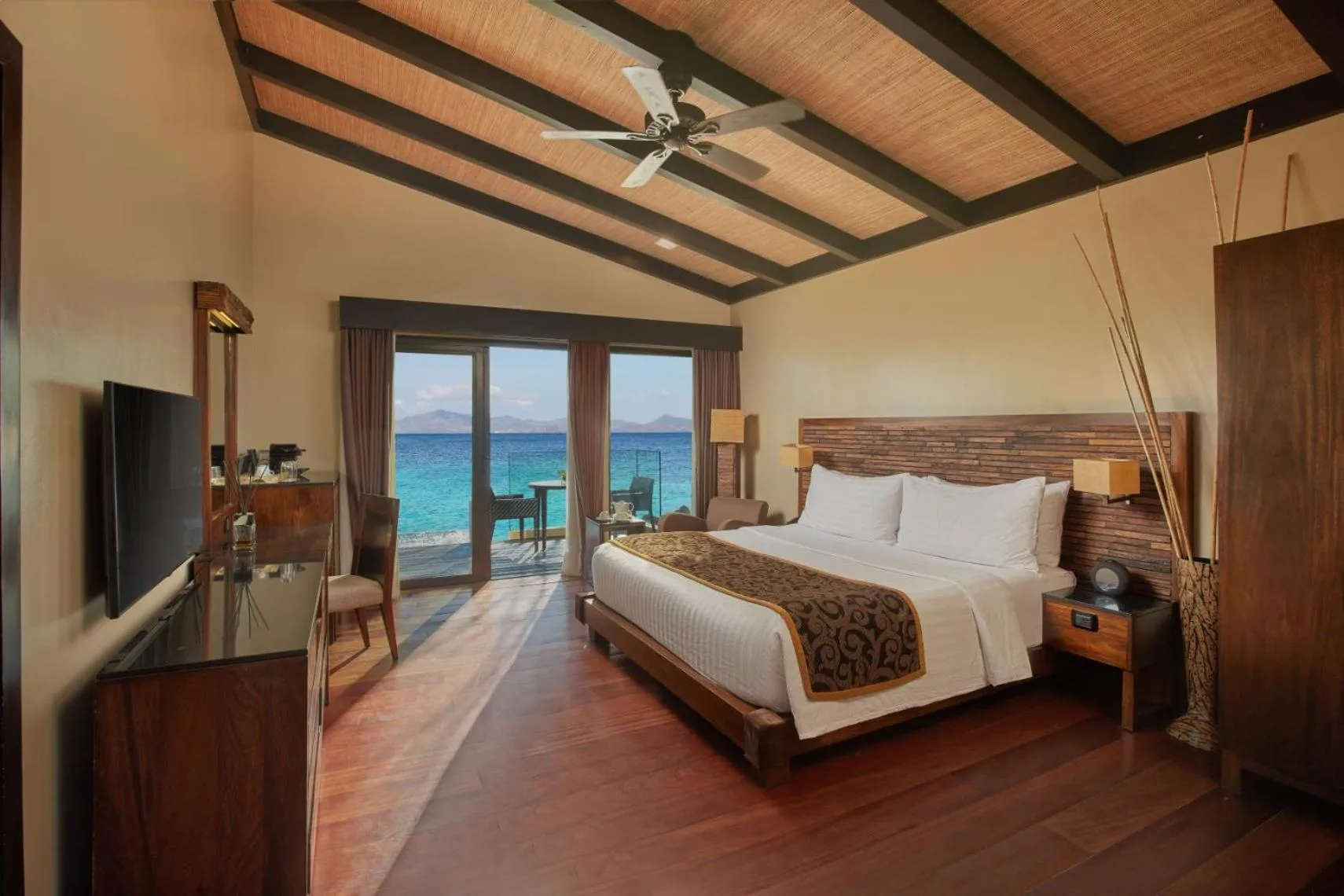 Bed in Two Seasons Coron Island Resort