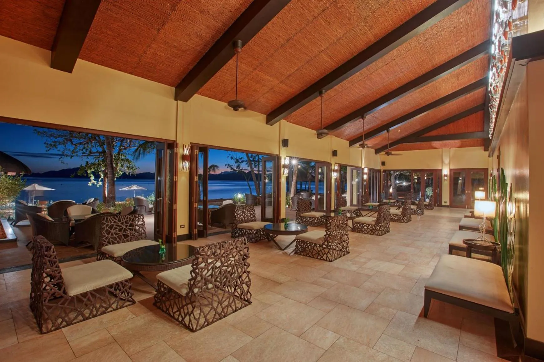 Lounge or bar in Two Seasons Coron Island Resort