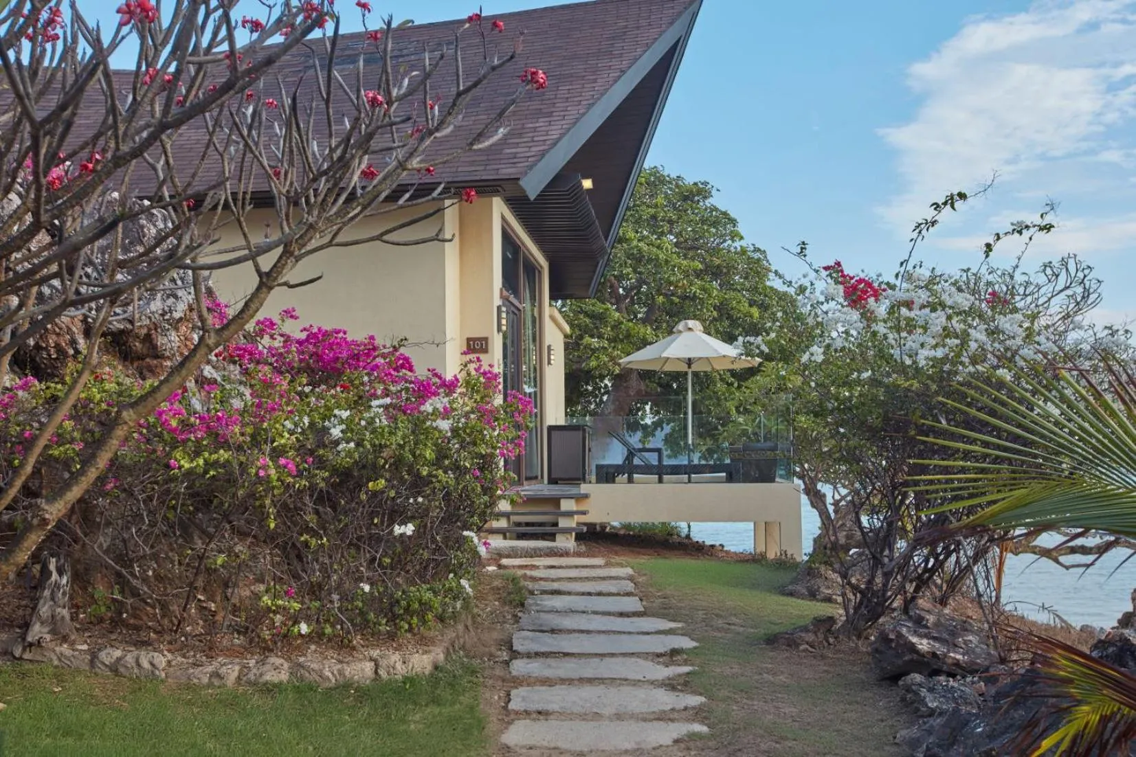 Facade/entrance in Two Seasons Coron Island Resort