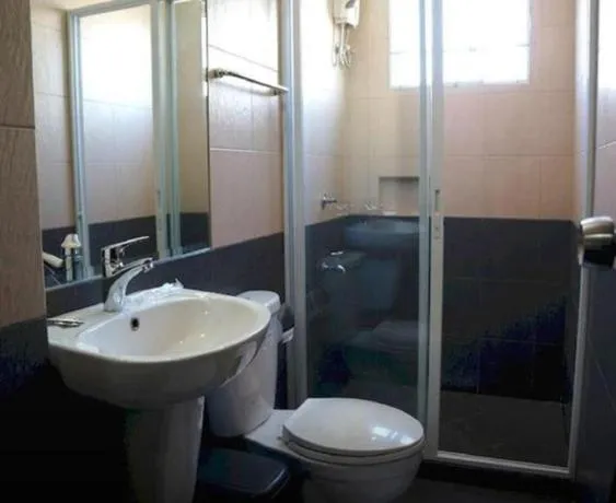 Lorenzzo Suites Hotel Makati