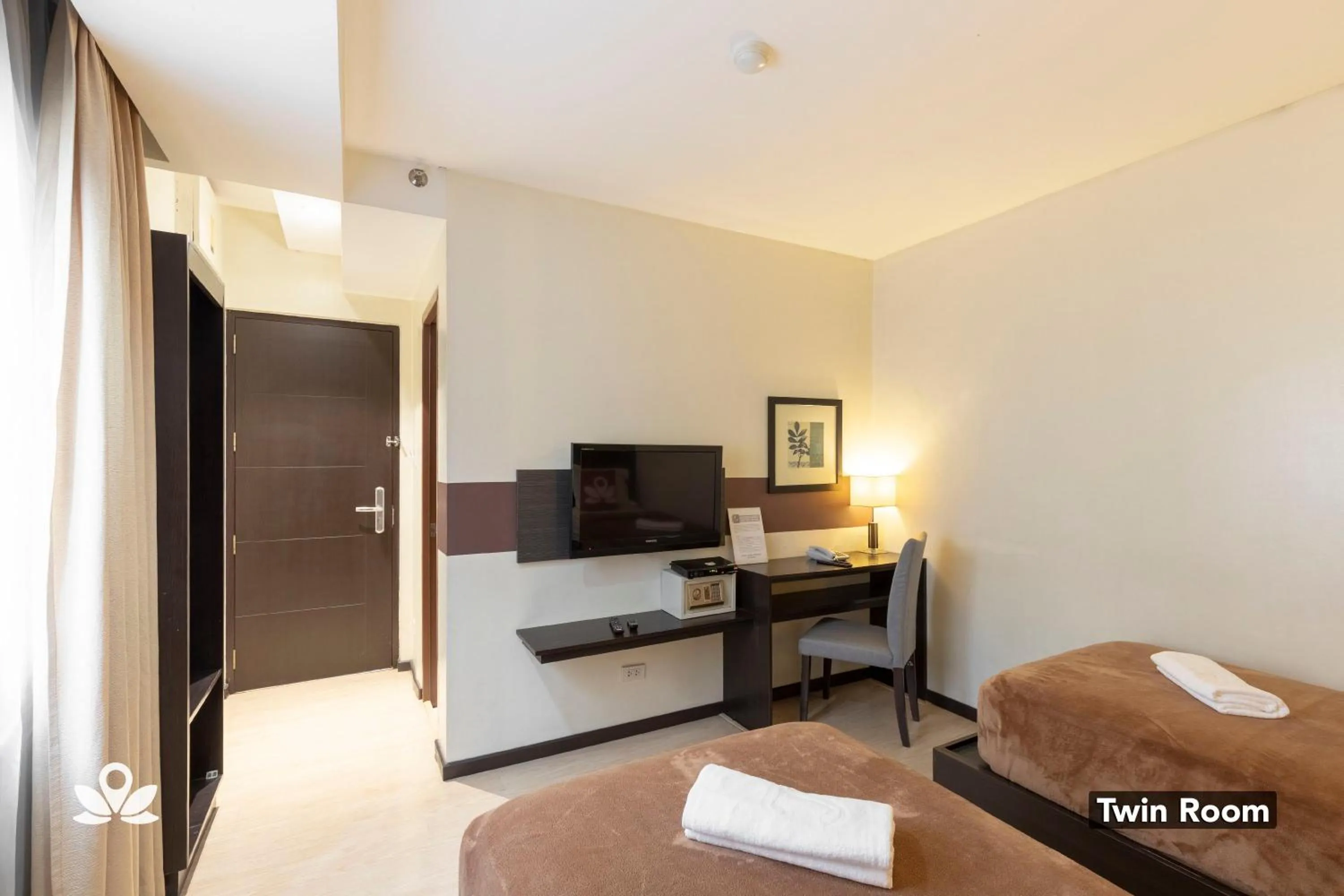 Bedroom, Bed in Lorenzzo Suites Hotel Makati