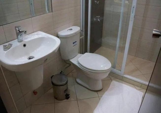 Lorenzzo Suites Hotel Makati