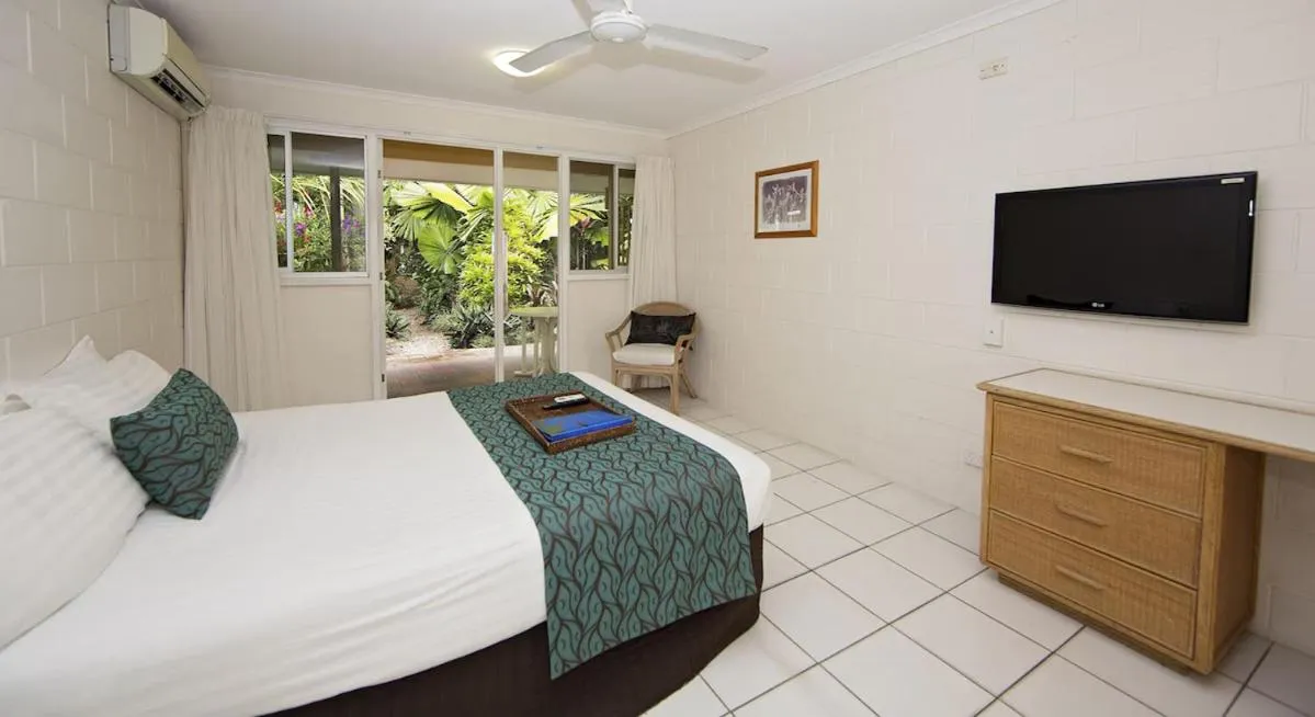 Bed in Castaways Resort & Spa On Mission Beach