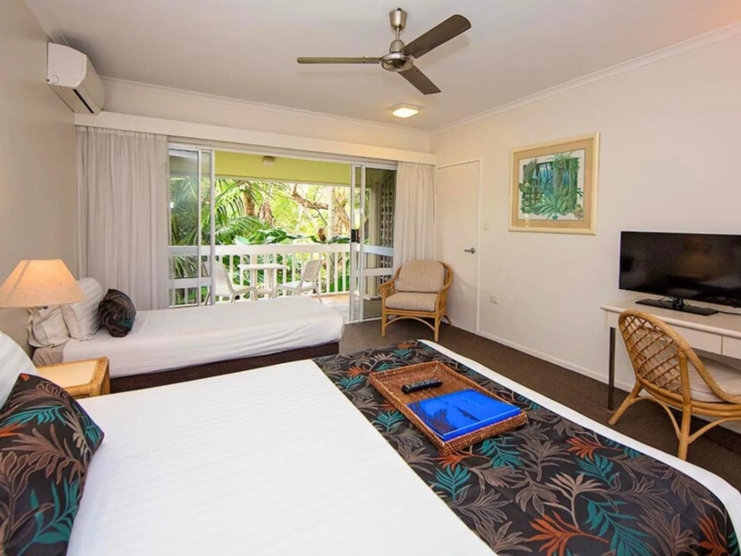 Bed in Castaways Resort & Spa On Mission Beach