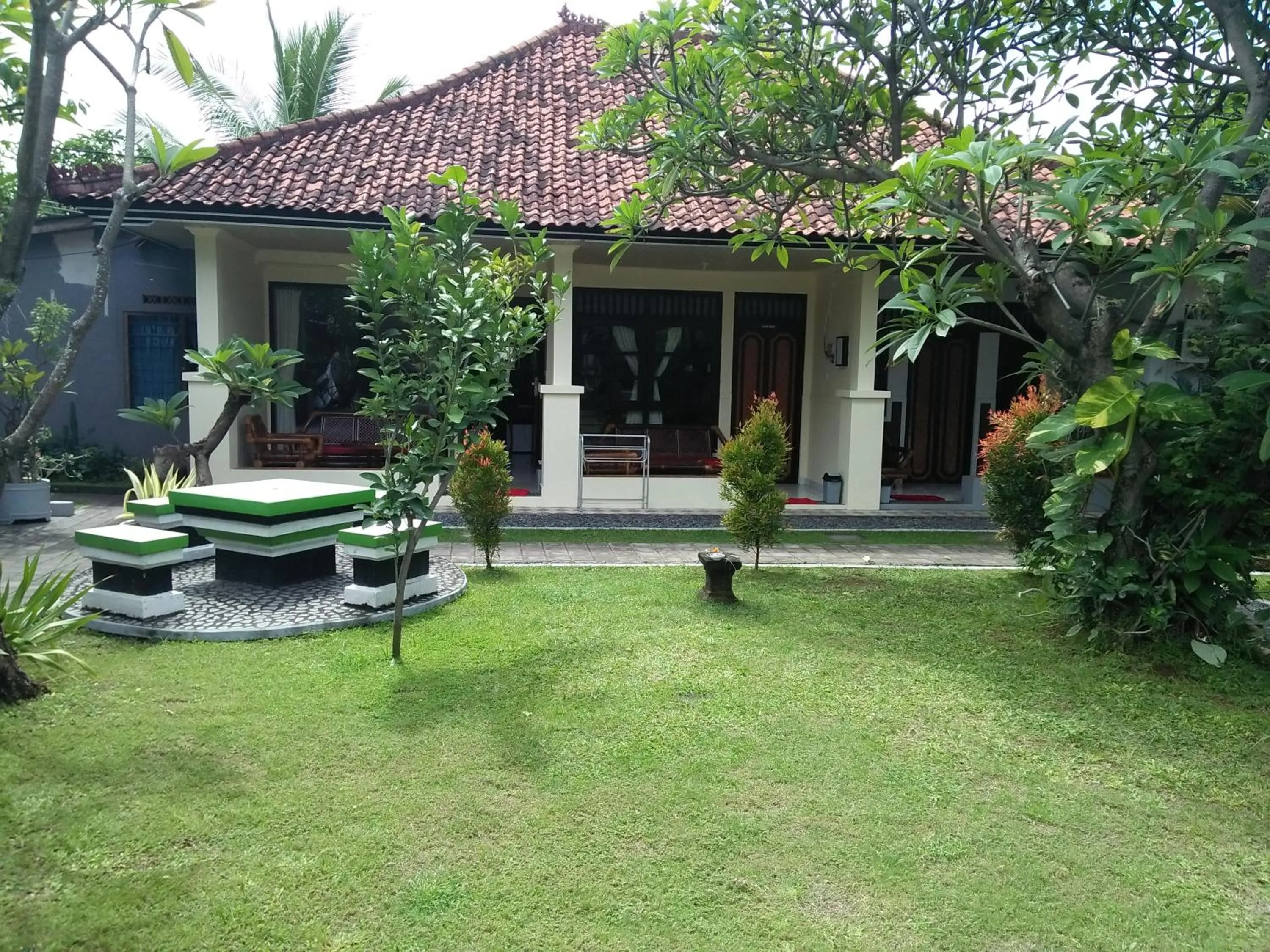 Garden view in Puri Mandhara Lovina