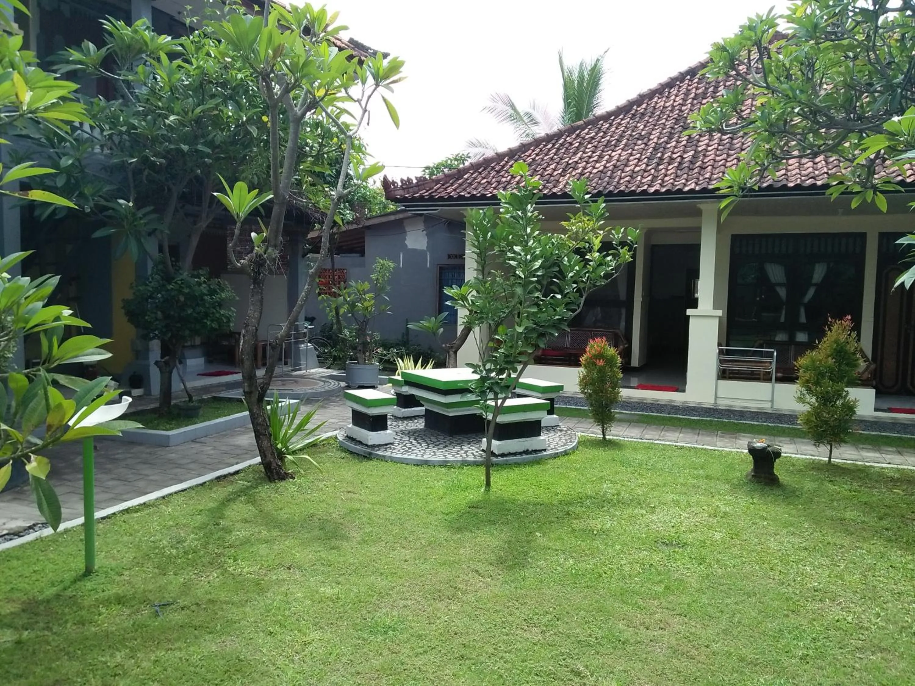 Garden view in Puri Mandhara Lovina