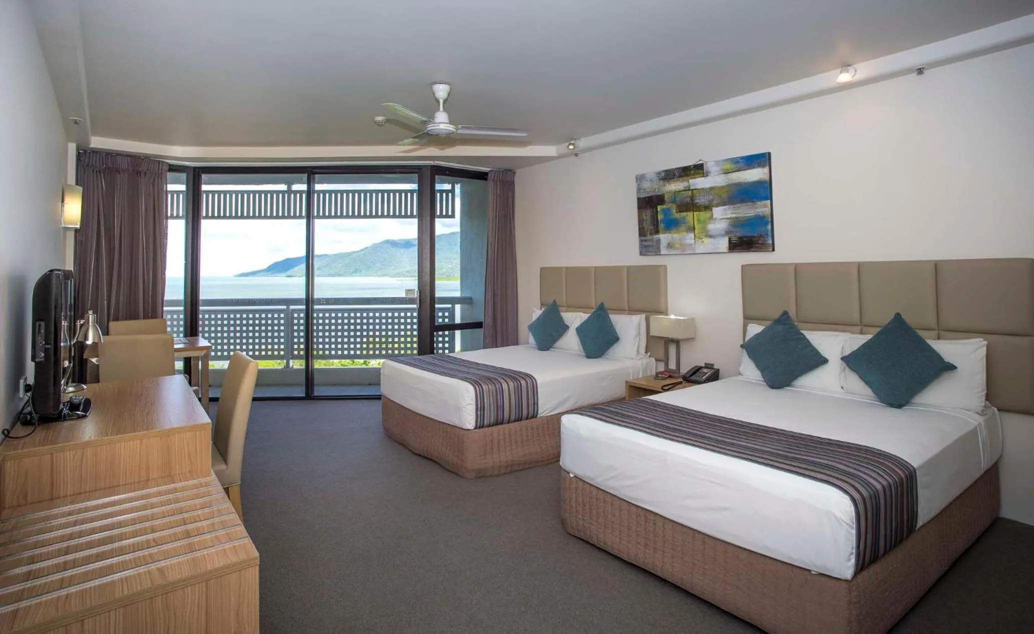 Bedroom, Bed in Rydges Esplanade Resort Cairns