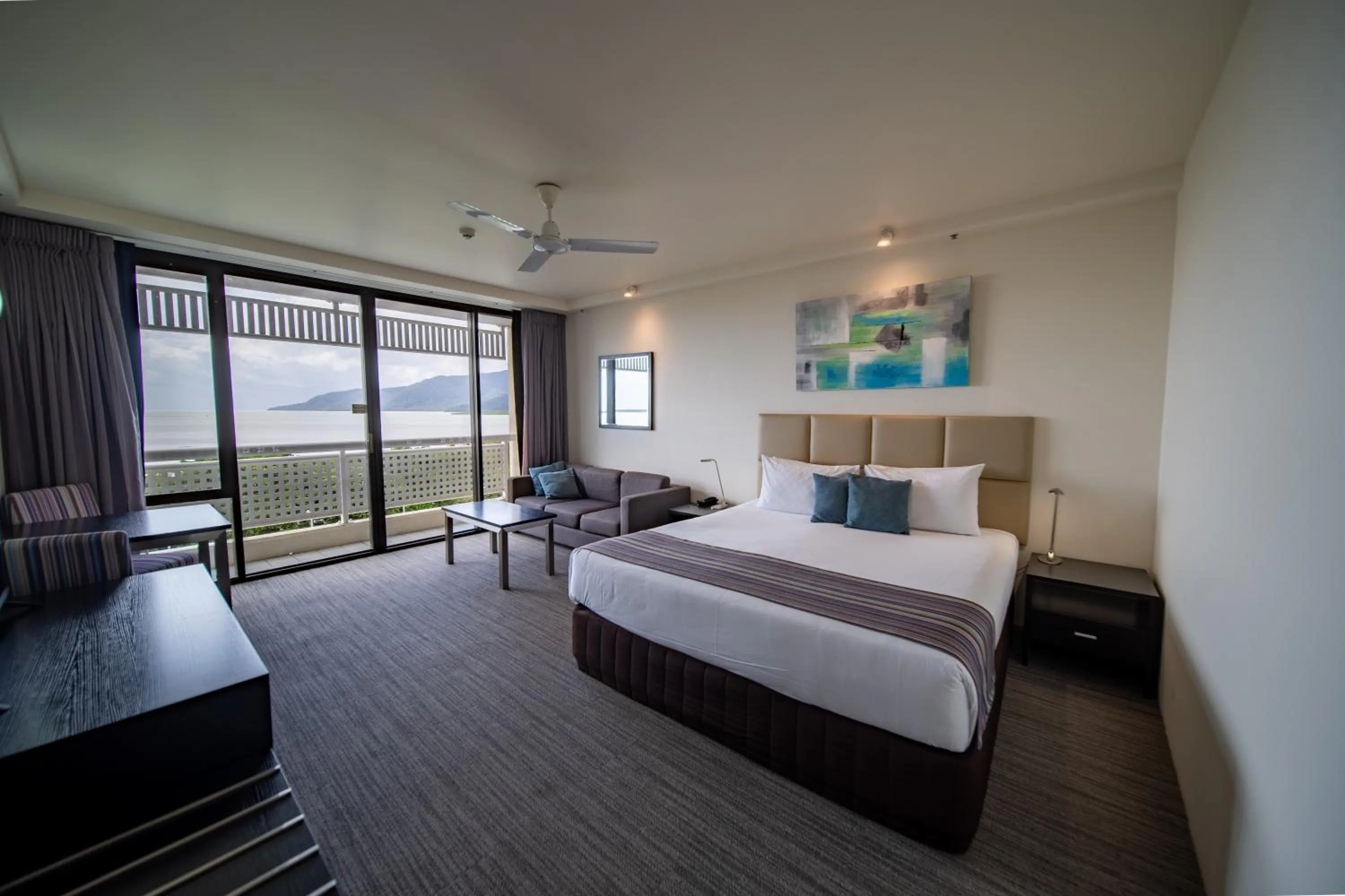 Photo of the whole room, Bed in Rydges Esplanade Resort Cairns