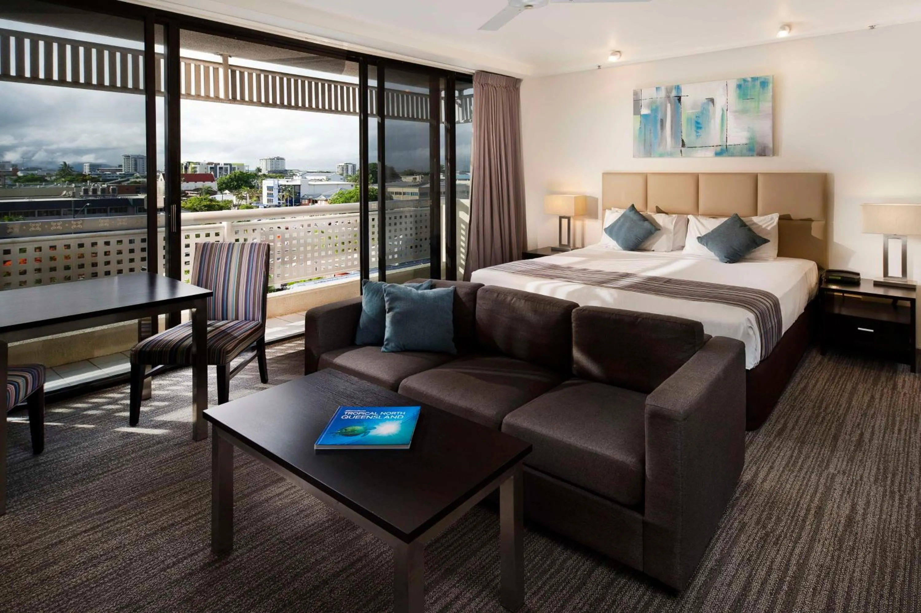 Bedroom, Bed in Rydges Esplanade Resort Cairns