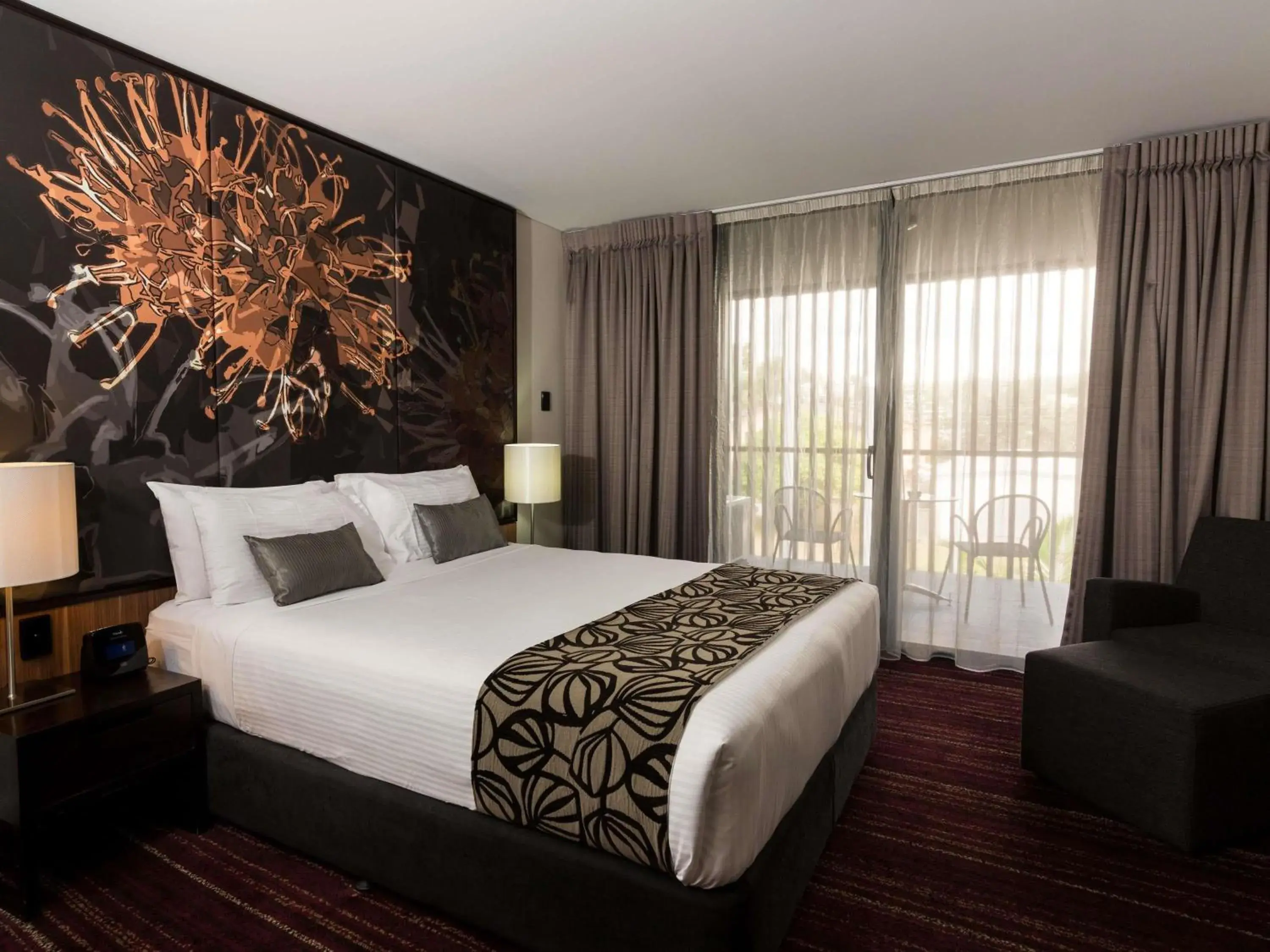 Superior King Suite with Balcony in Mantra Gladstone Superior King Suite with Balcony in Mantra Gladstone