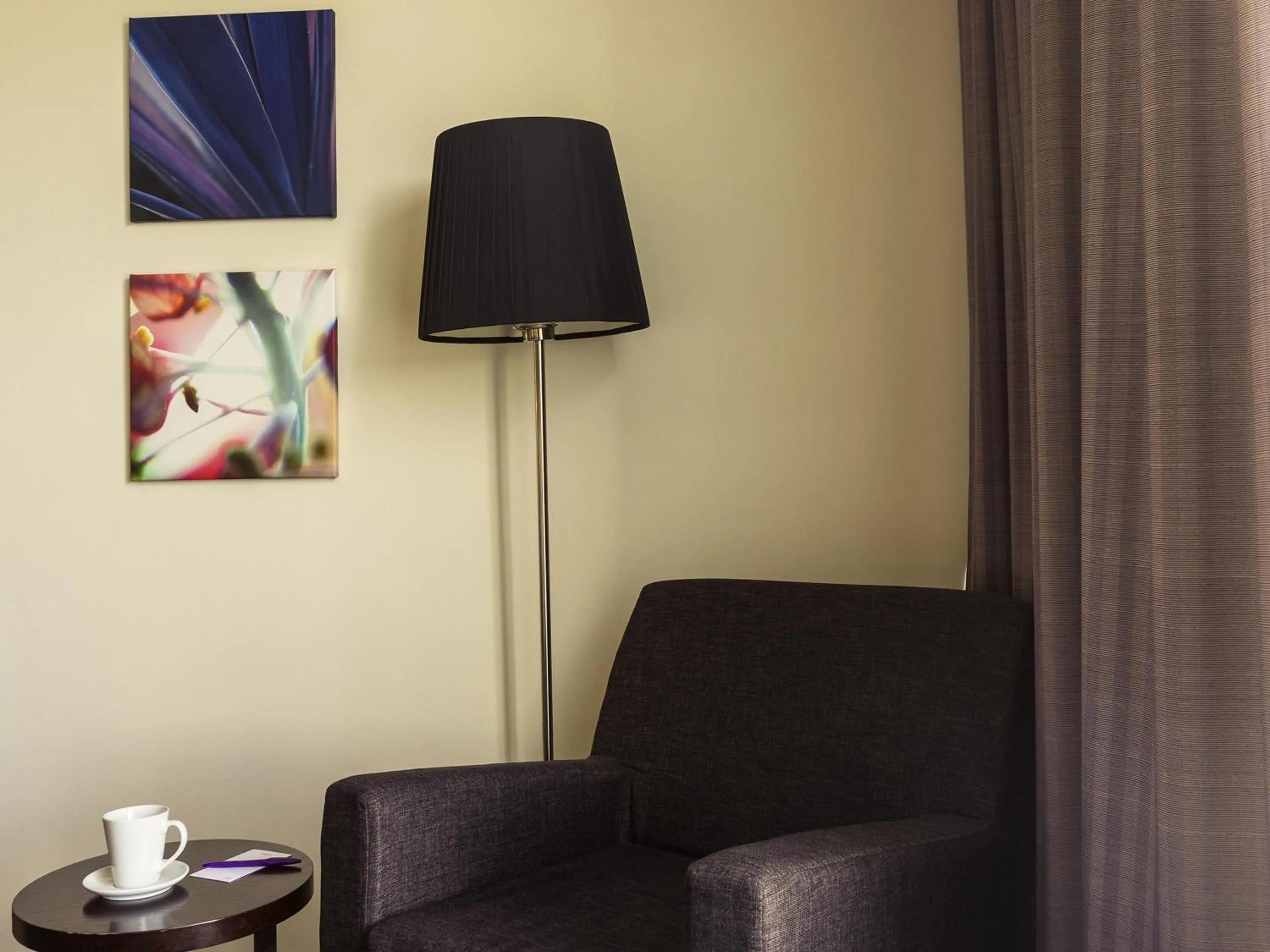 Bedroom in Mantra Gladstone