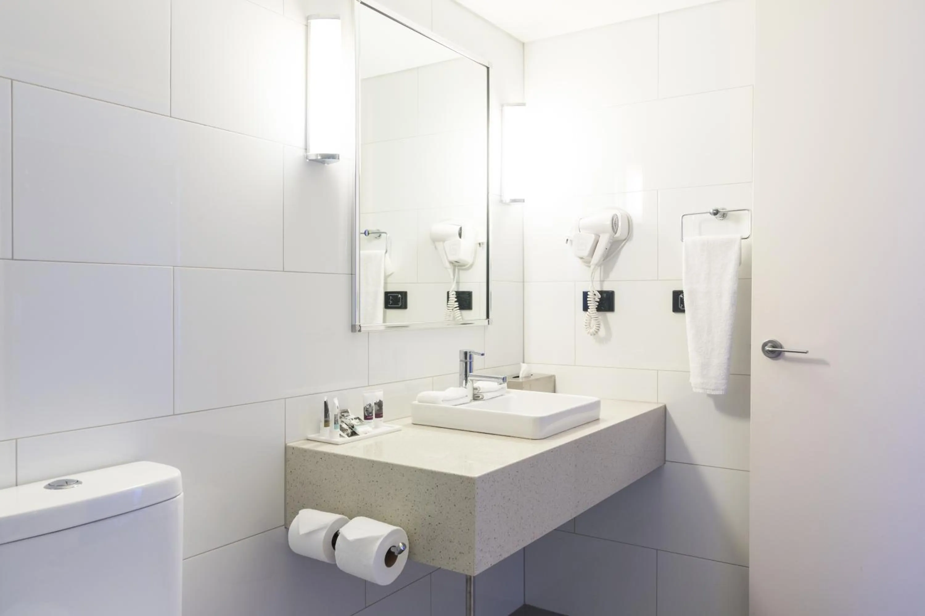 Bathroom in Mantra Gladstone