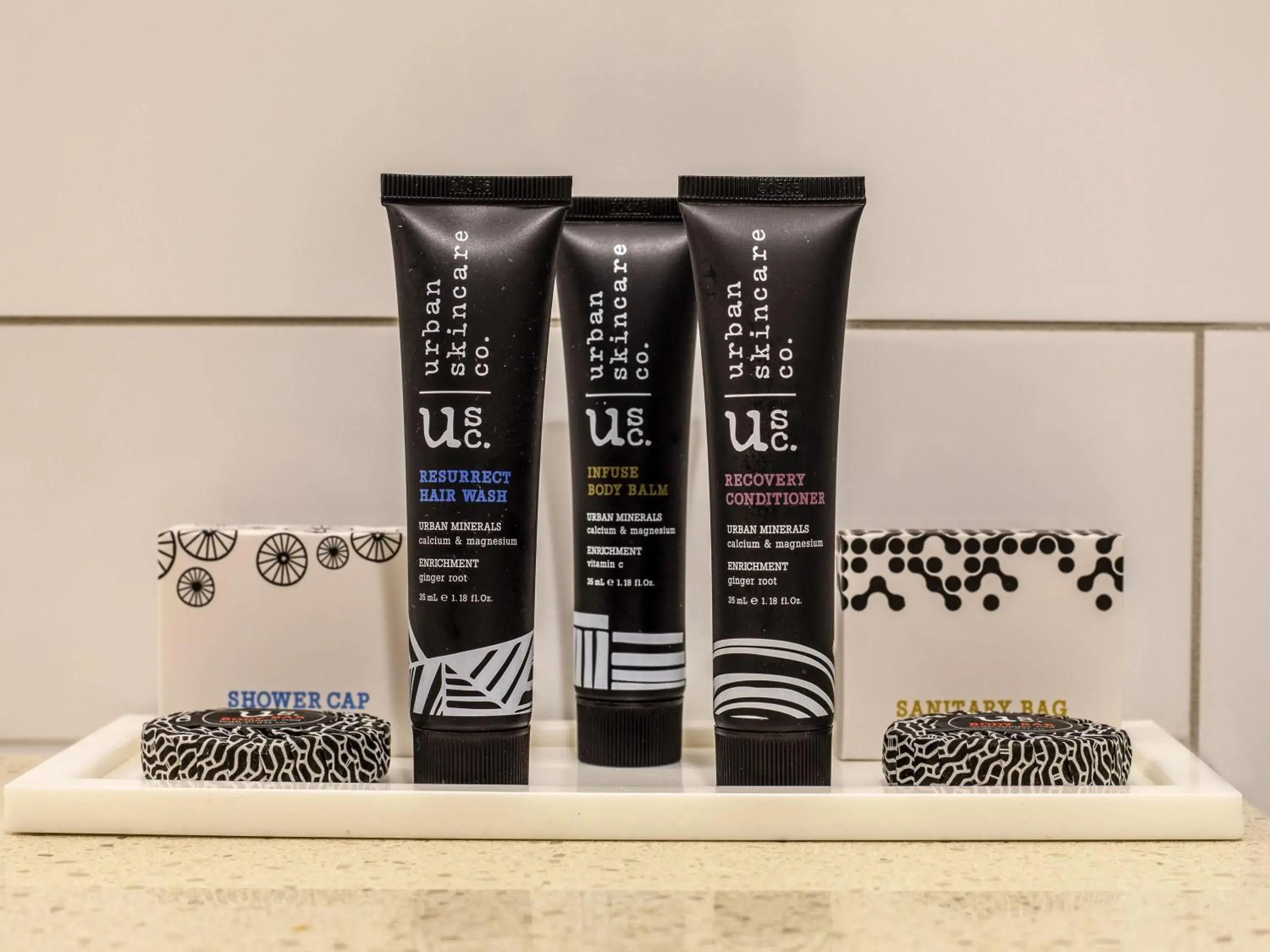 Superior Queen Suite with Balcony in Mantra Gladstone Superior Queen Suite with Balcony in Mantra Gladstone