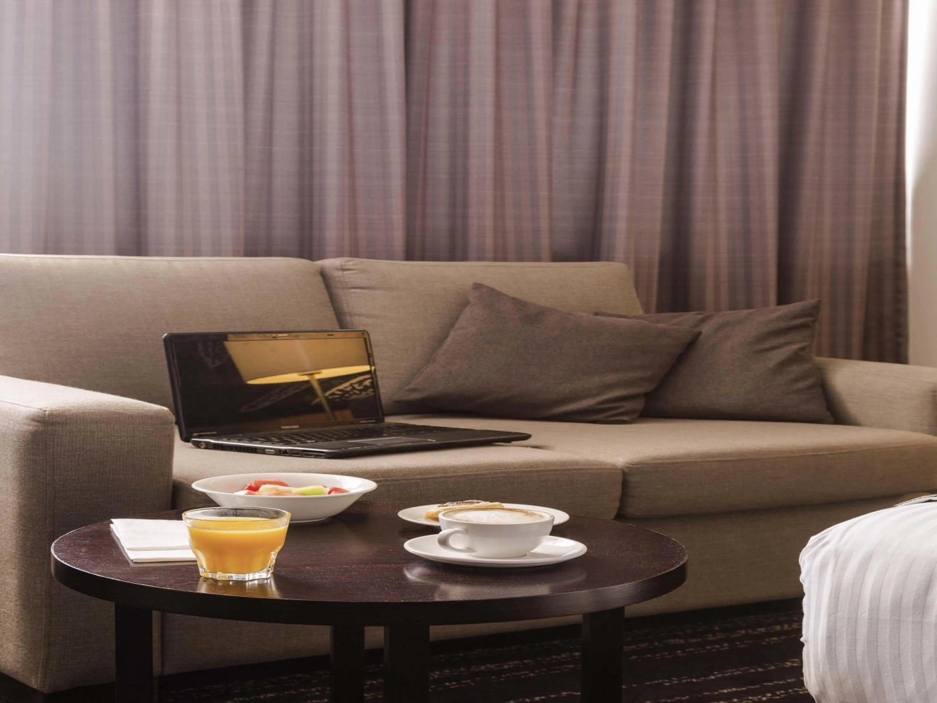 Business facilities in Mantra Gladstone