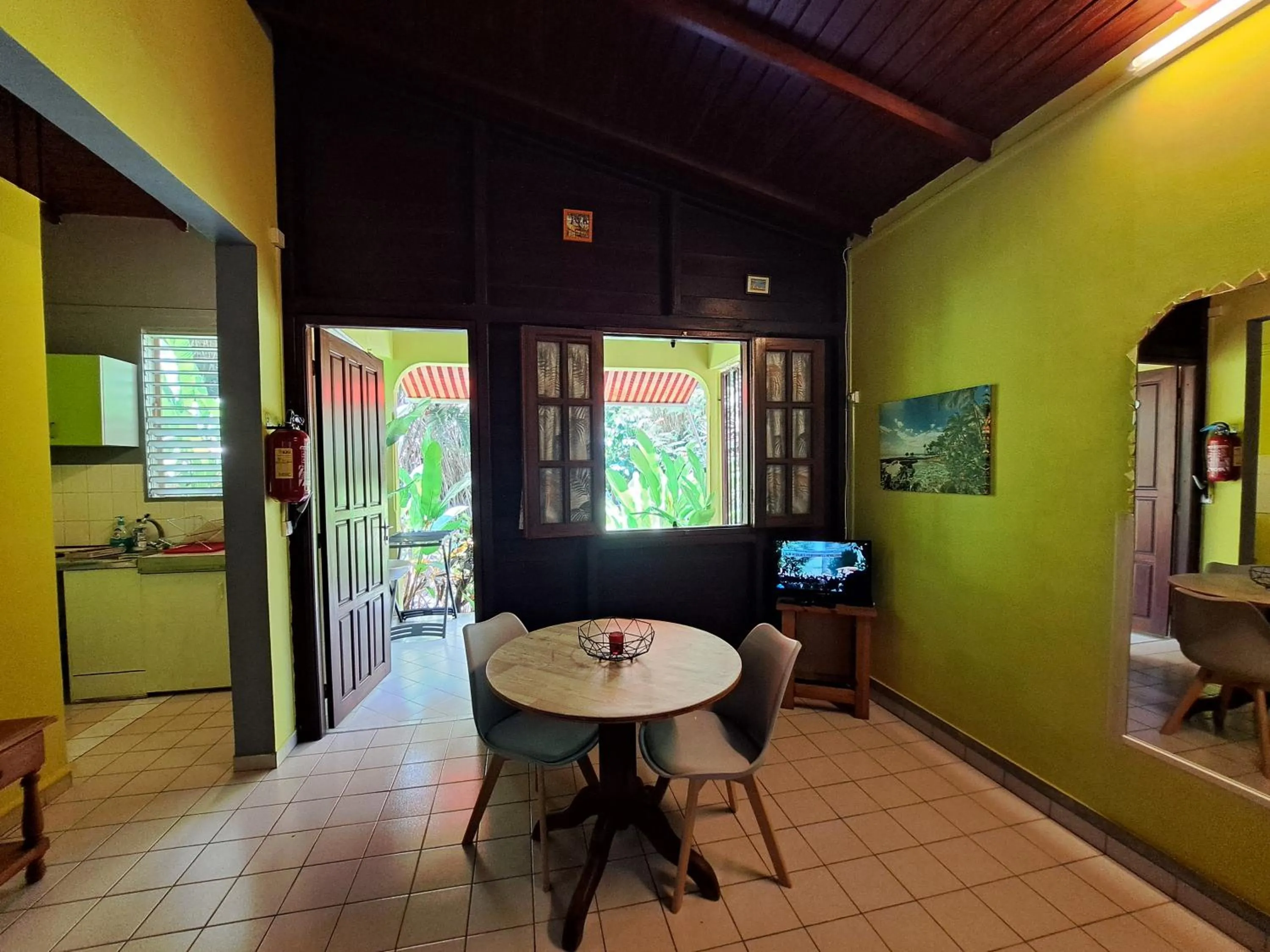 TV and multimedia in Résidence Les MANGUIERS OTANTIK