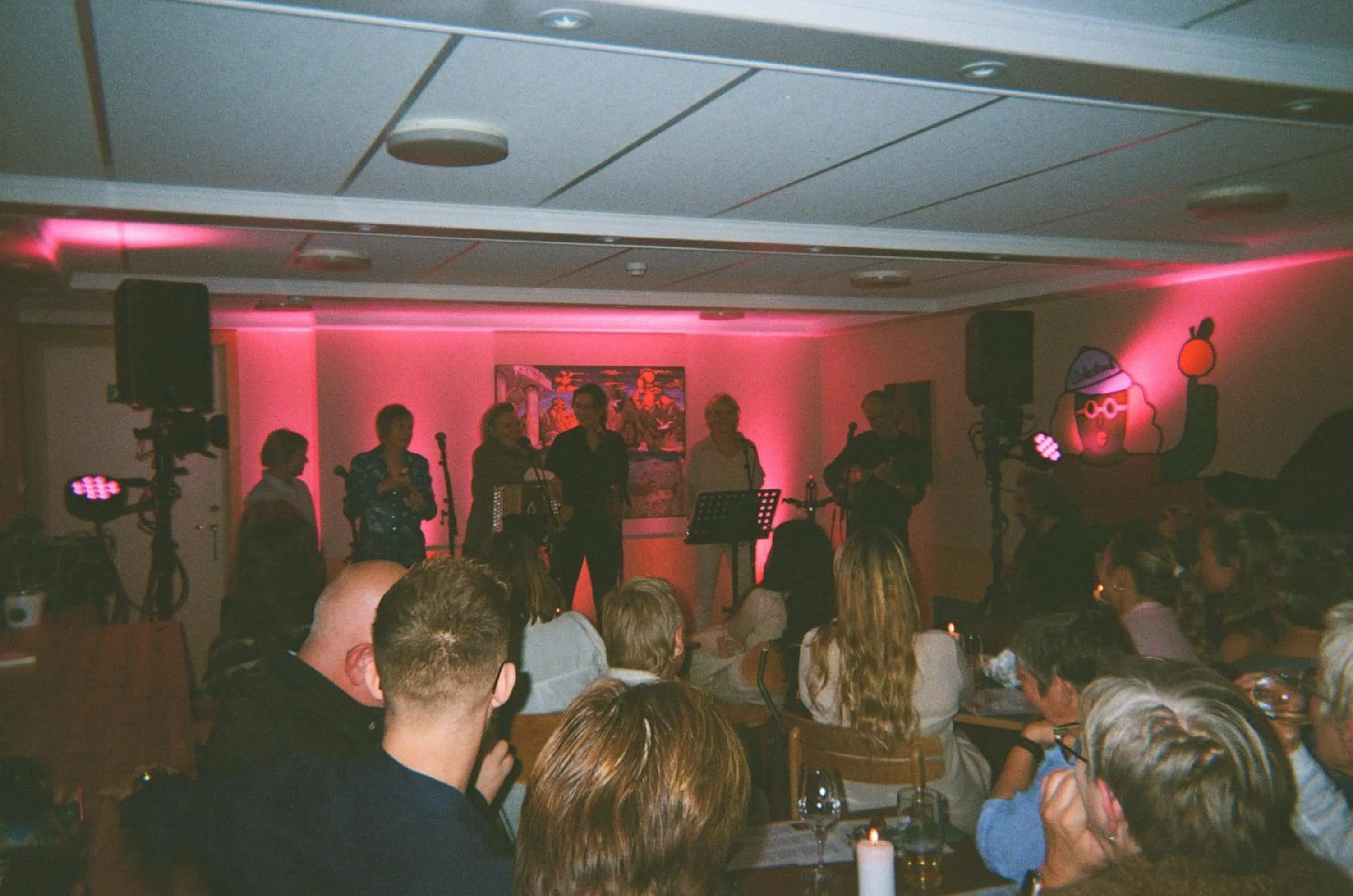 Evening entertainment in Balestrand Hotel