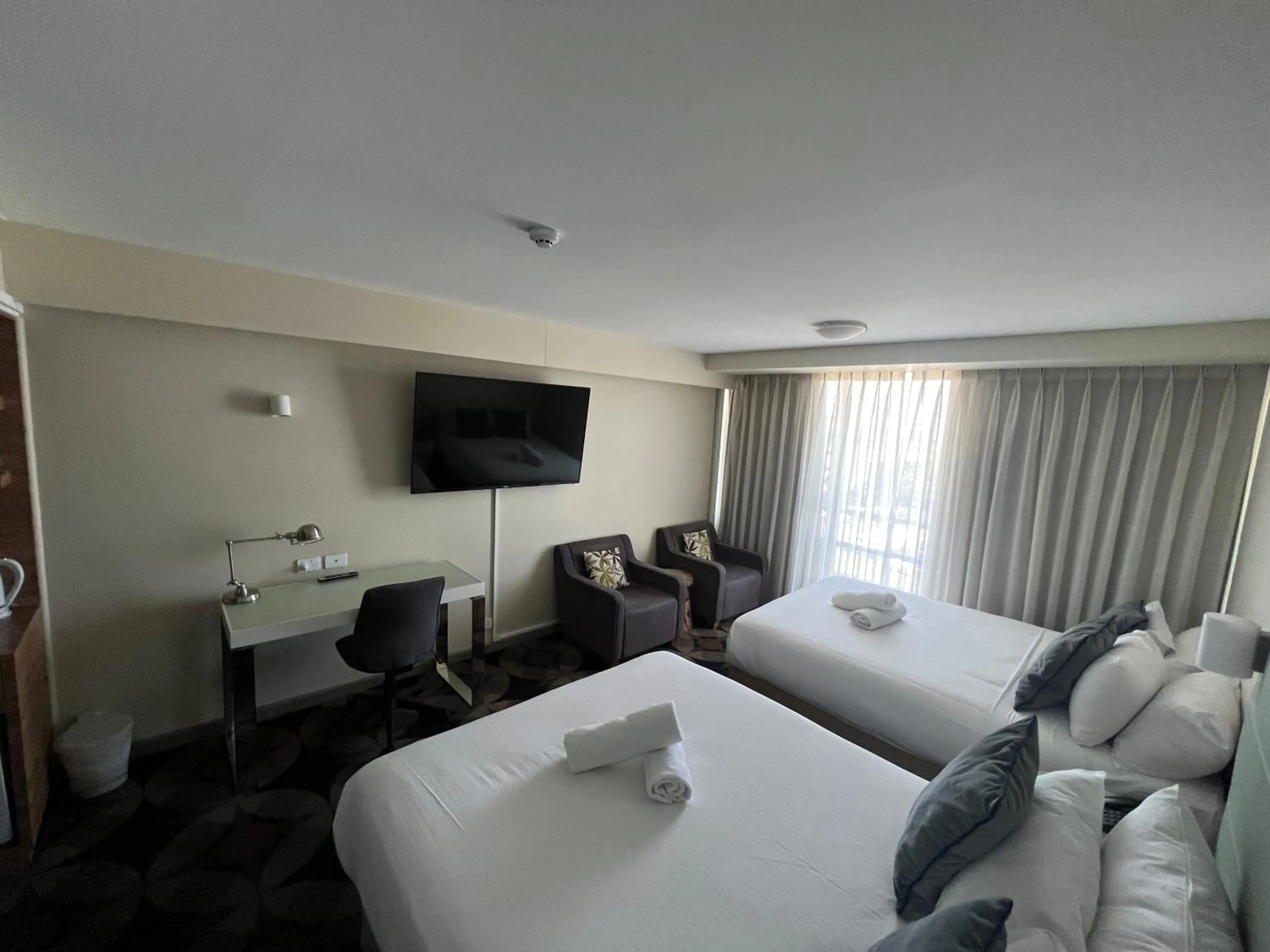 Photo of the whole room, Bed in The Gladstone