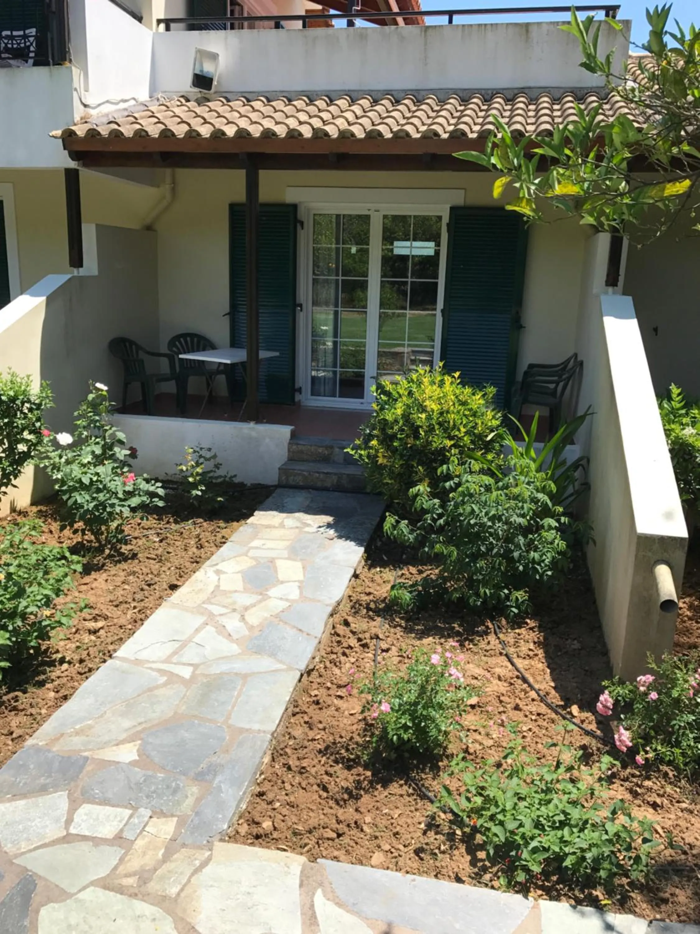 Garden view in Inglessata Rose