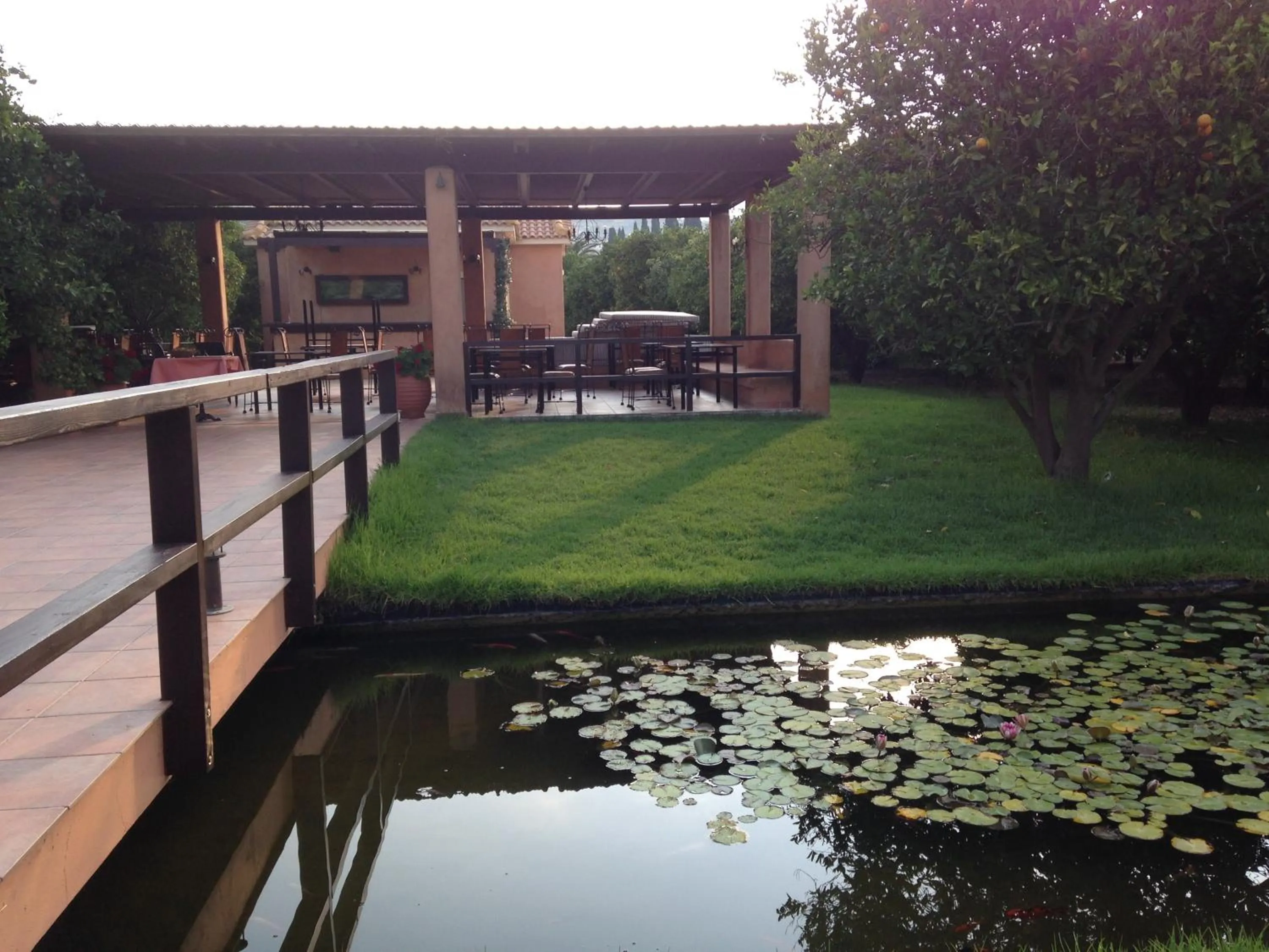 Restaurant/places to eat in Inglessata Rose