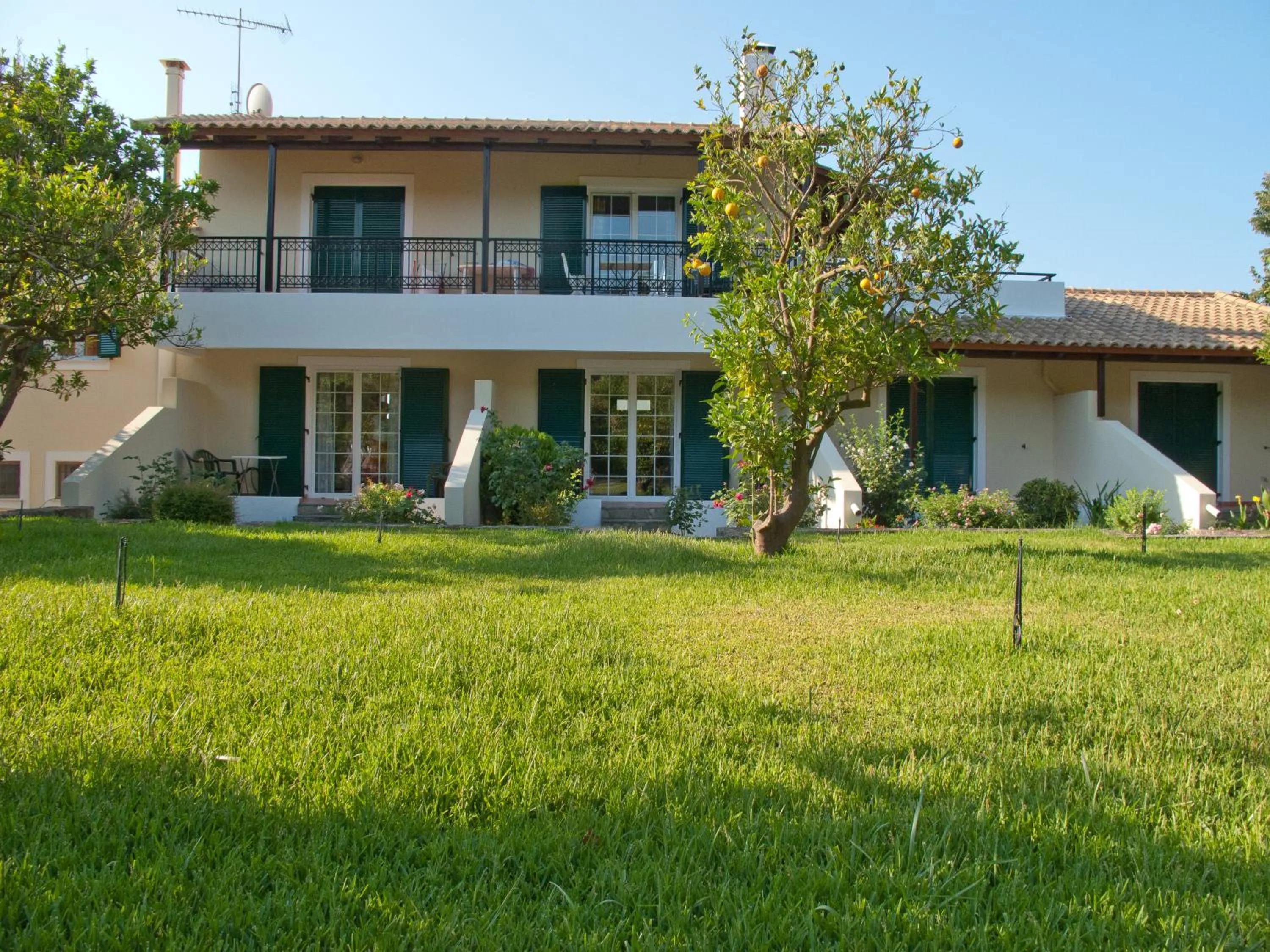 Facade/entrance in Inglessata Rose