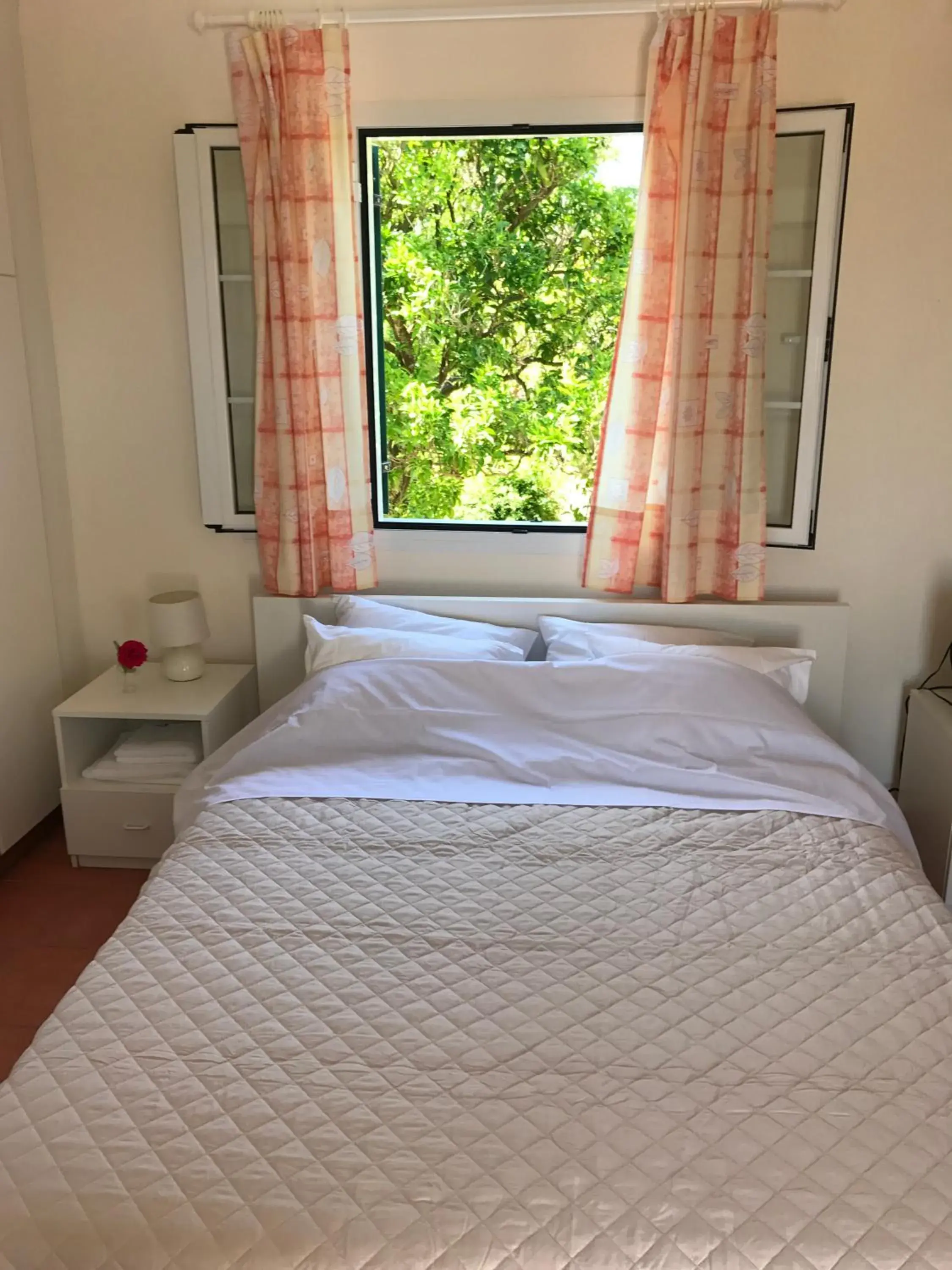 Apartment with Mountain View in Inglessata Rose Apartment with Mountain View in Inglessata Rose