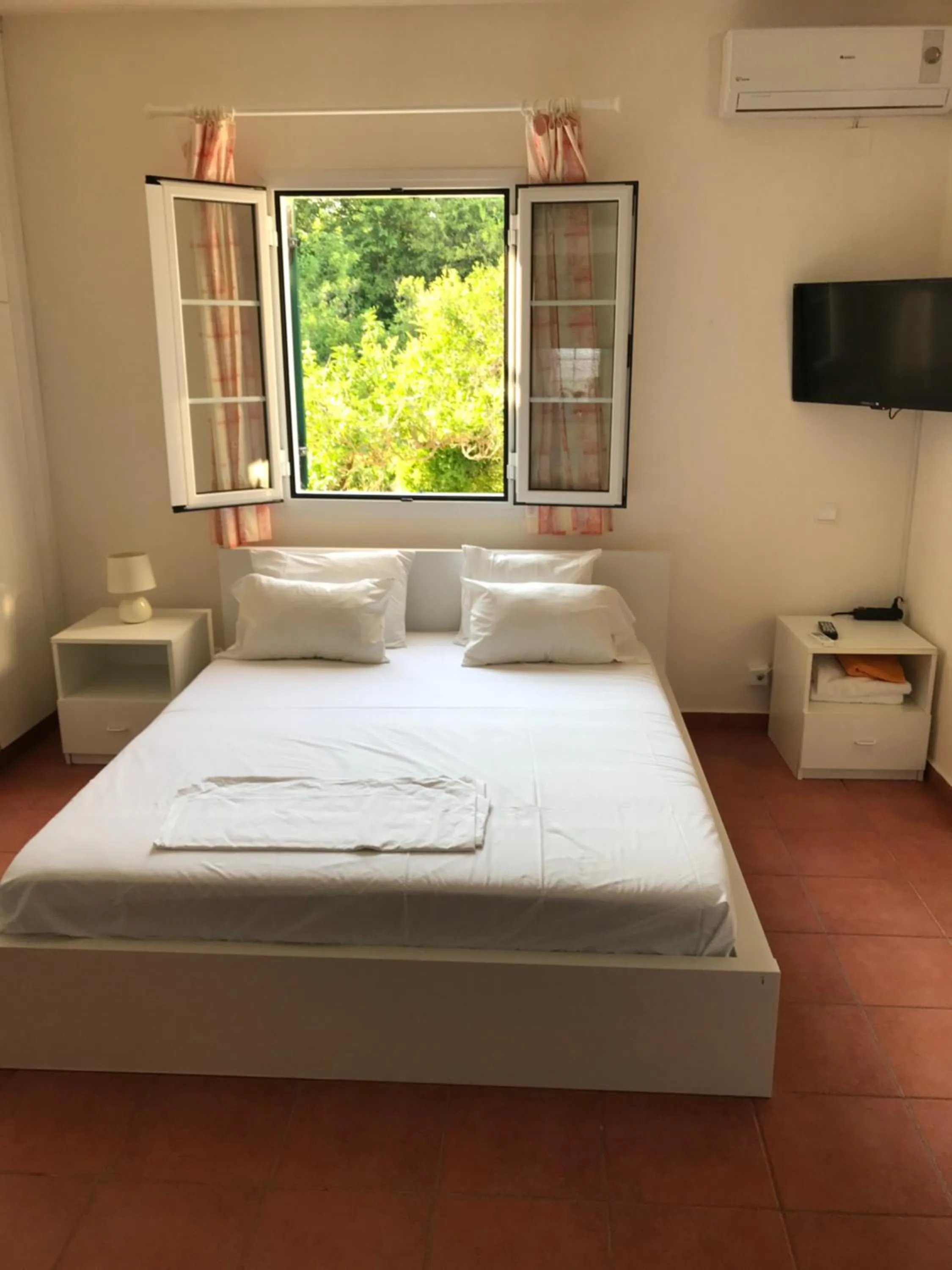 Bedroom in Inglessata Rose