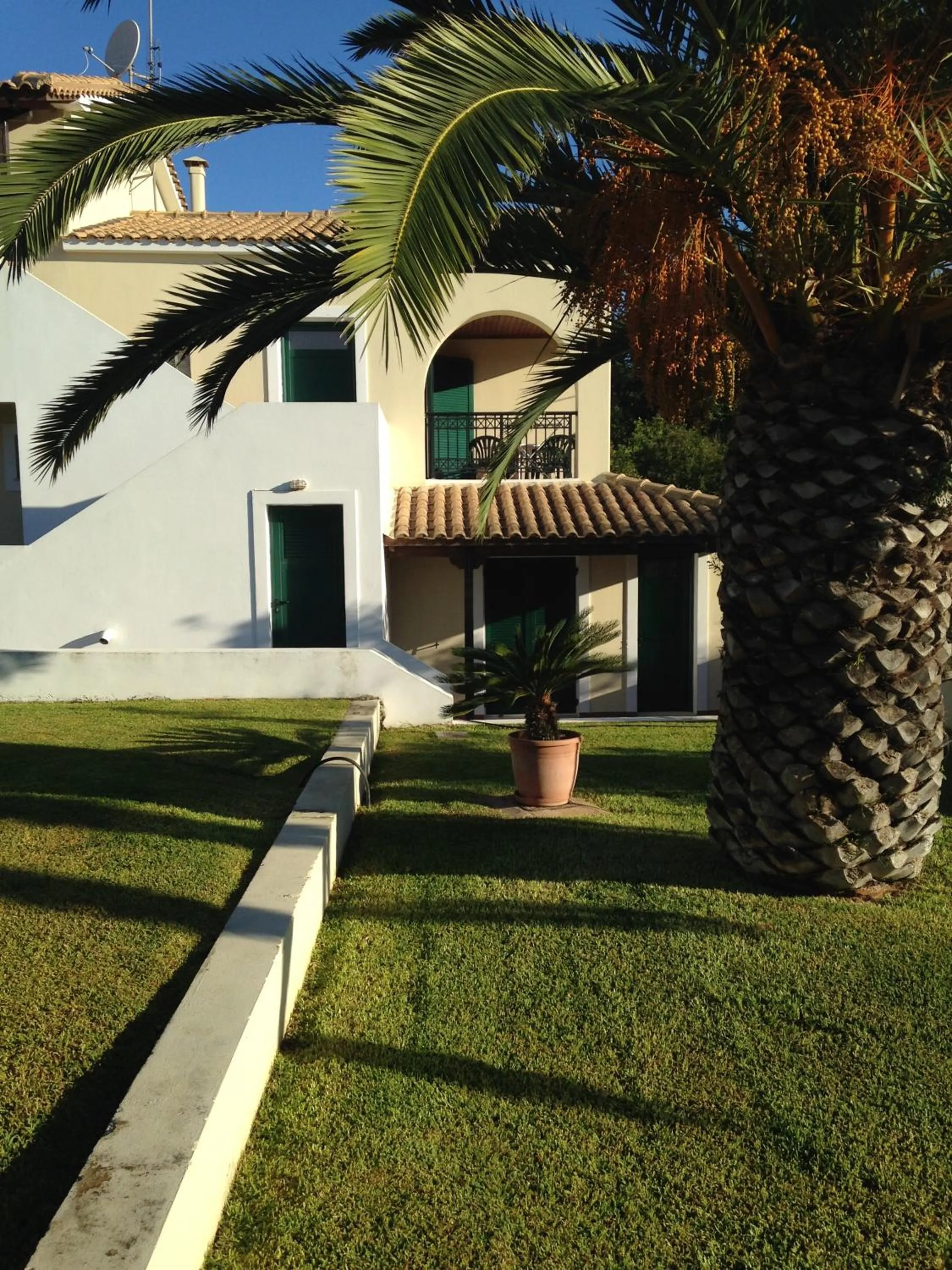 Facade/entrance in Inglessata Rose