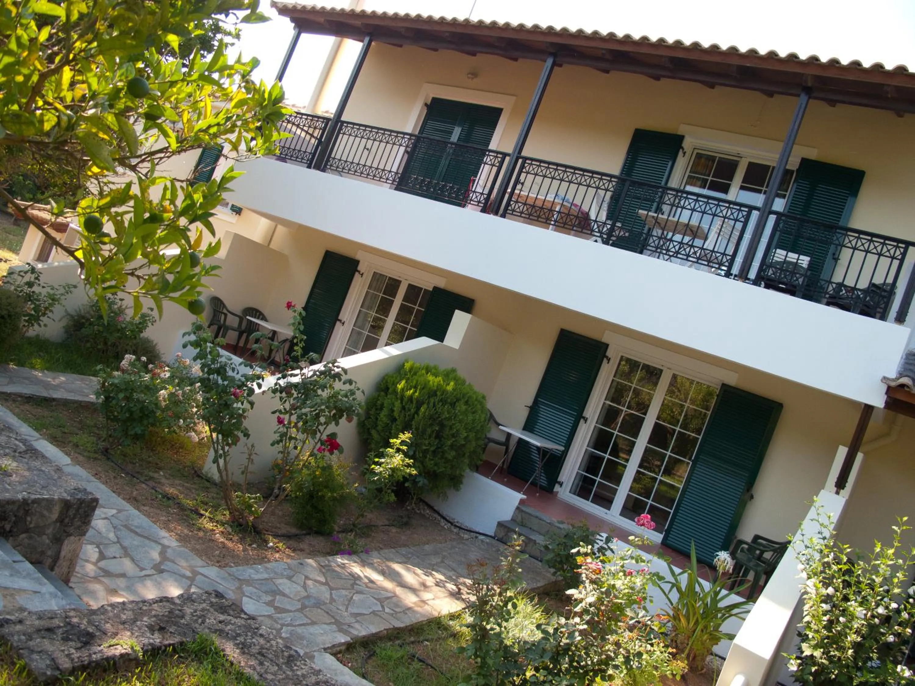 Facade/entrance in Inglessata Rose