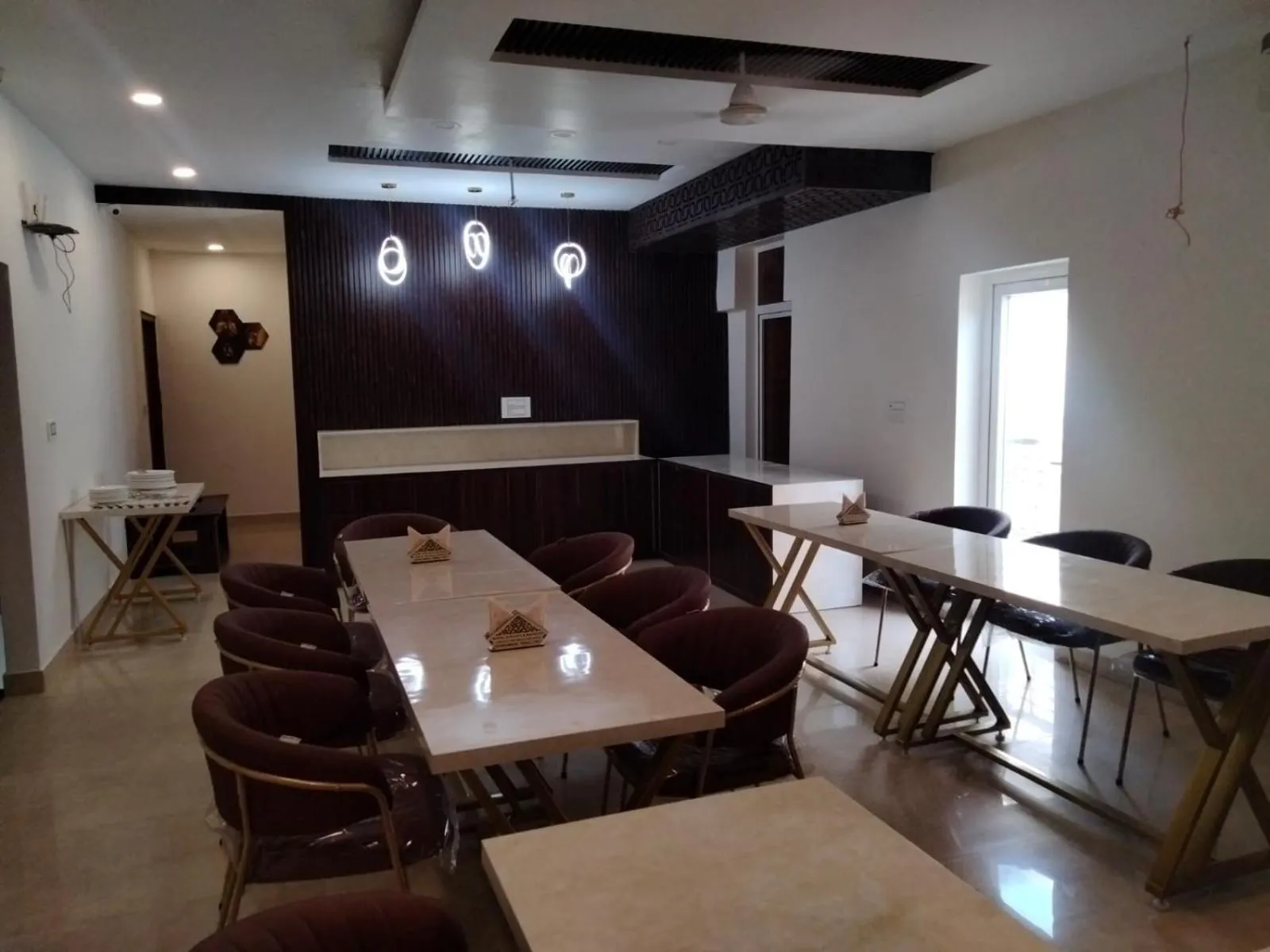 Restaurant/places to eat in Hotel D Plaza