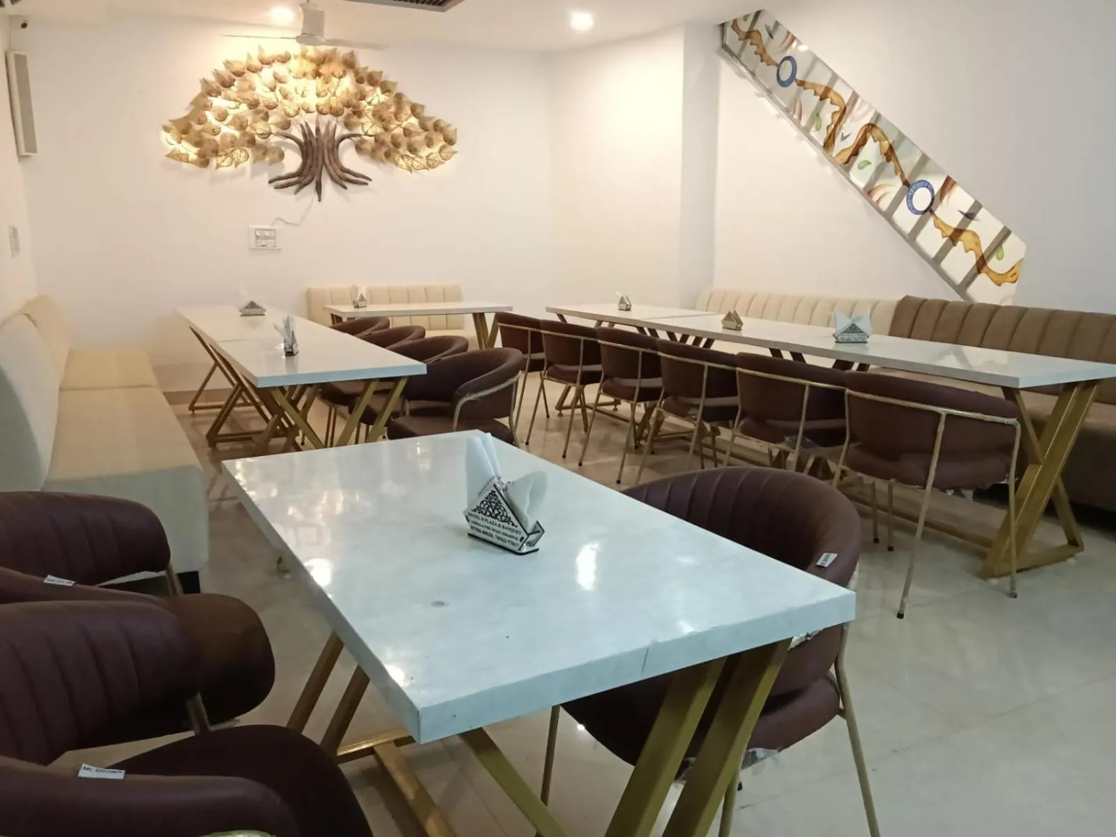 Restaurant/places to eat in Hotel D Plaza