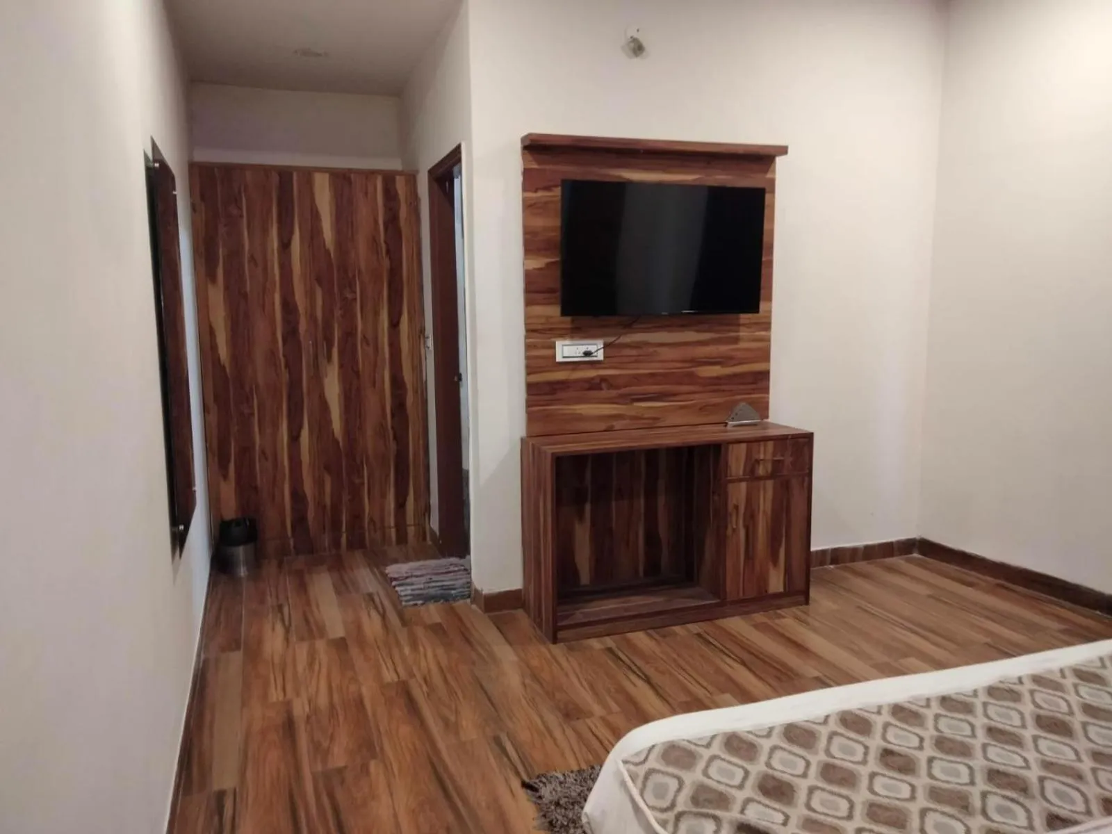 room service in Hotel D Plaza