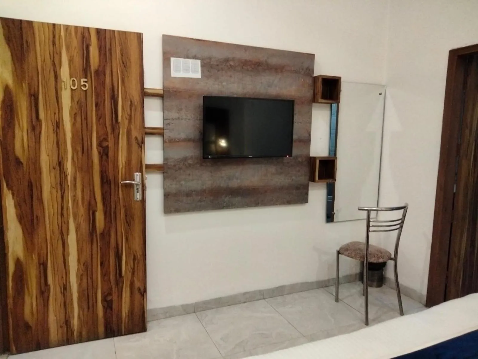 room service in Hotel D Plaza