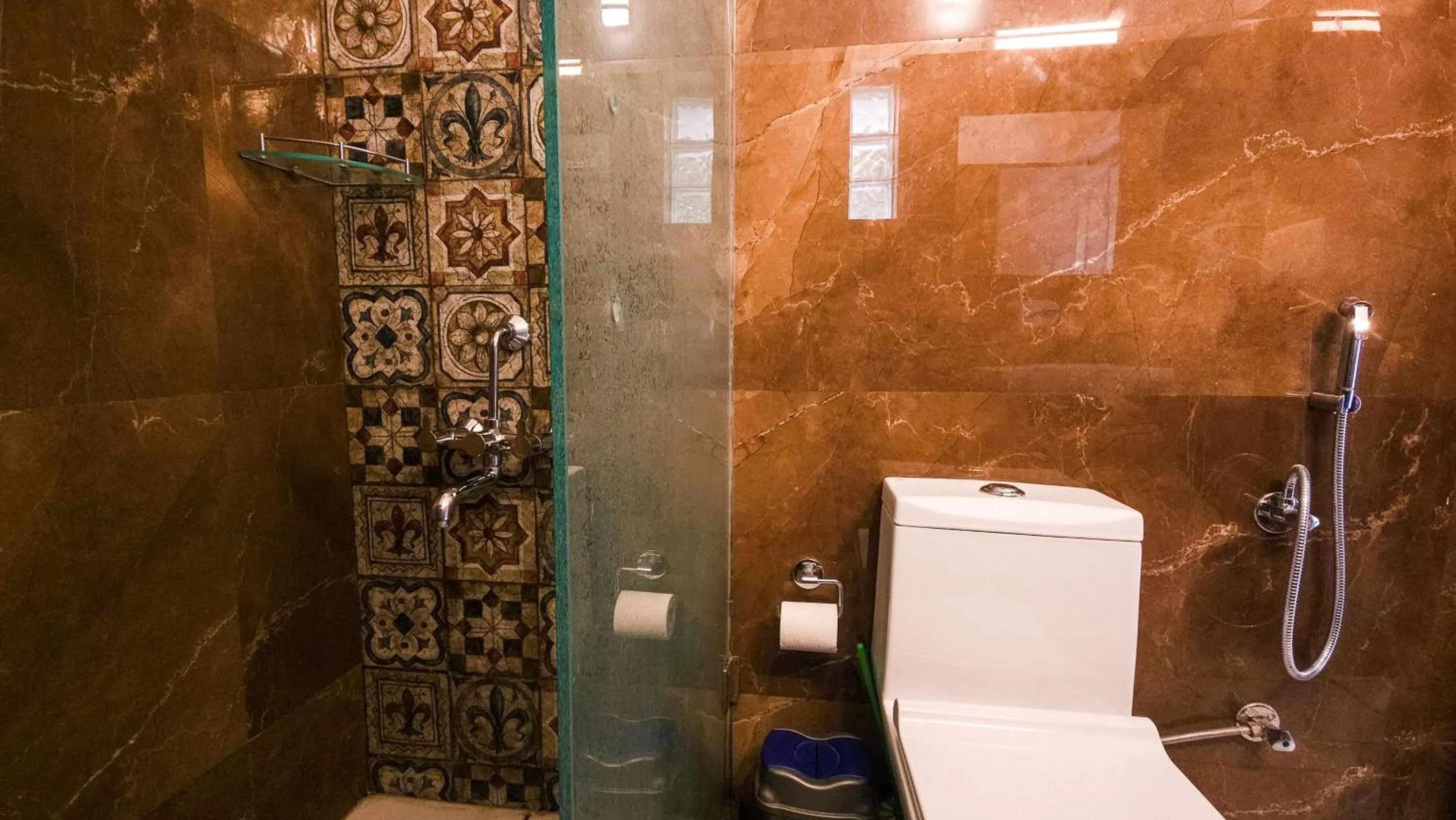 Toilet in Prakash Kutir B&B