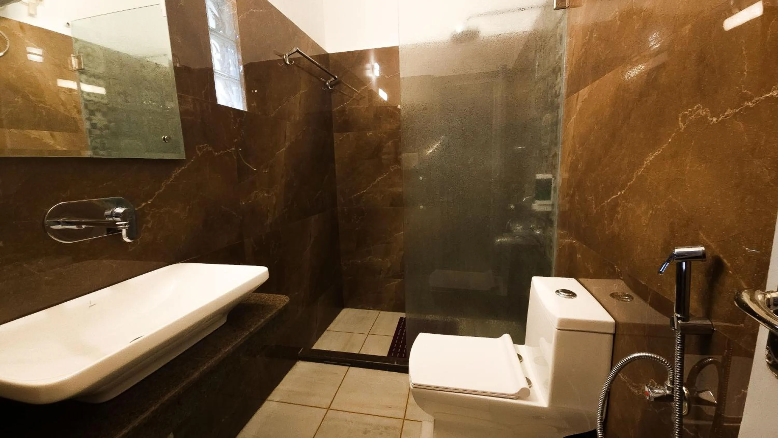 Toilet in Prakash Kutir B&B