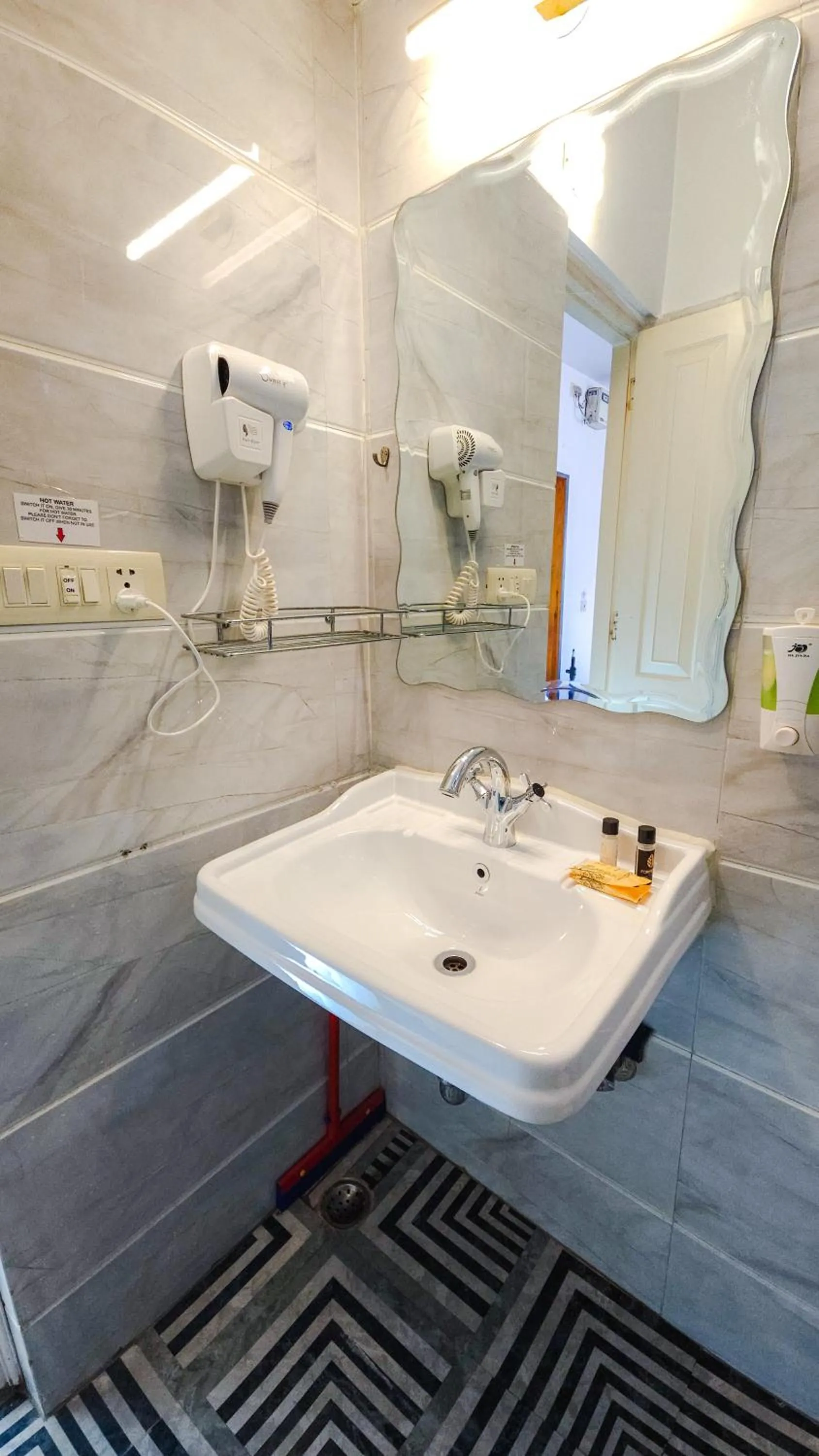 Bathroom in Prakash Kutir B&B