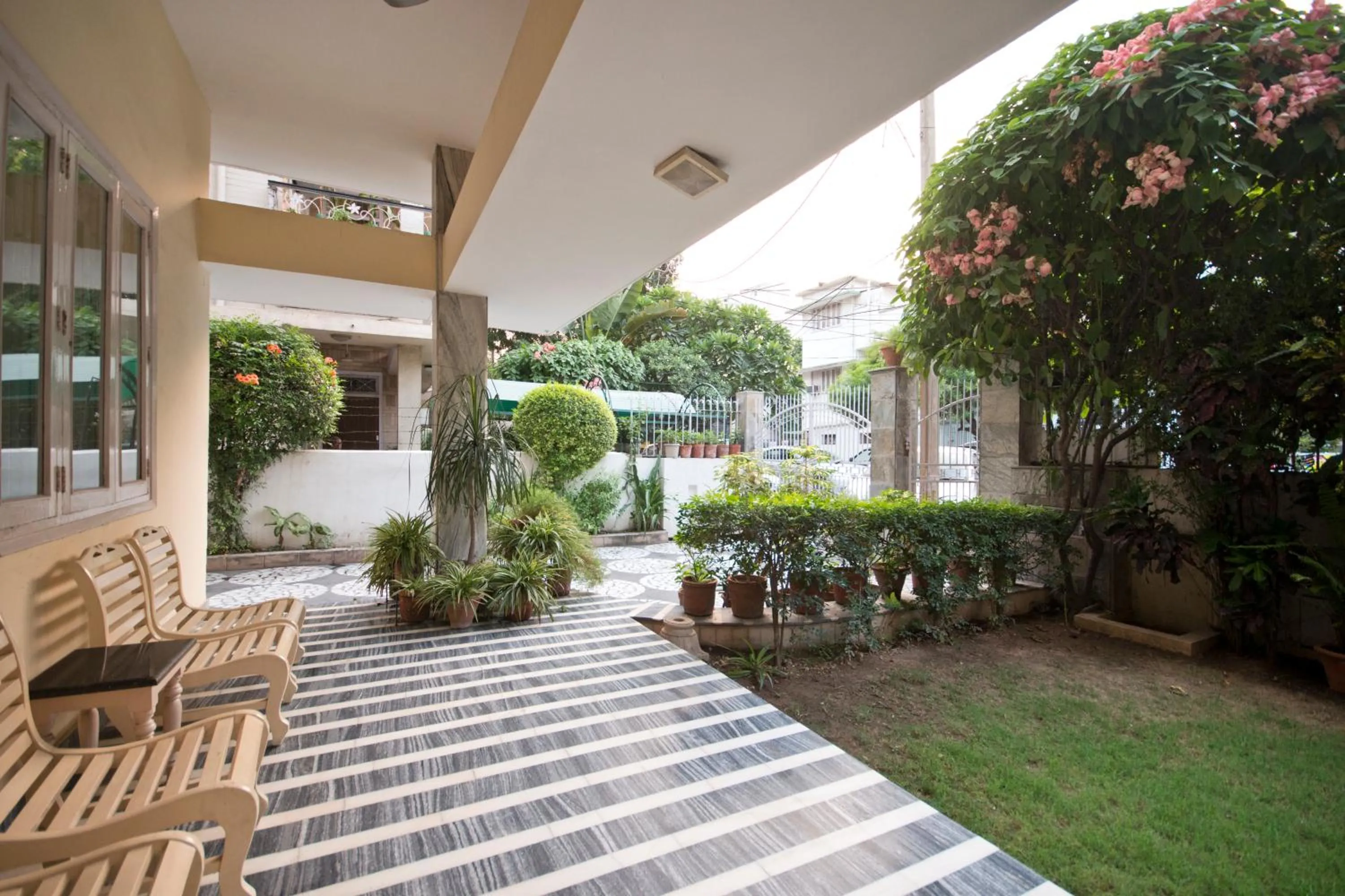 Garden in Prakash Kutir B&B