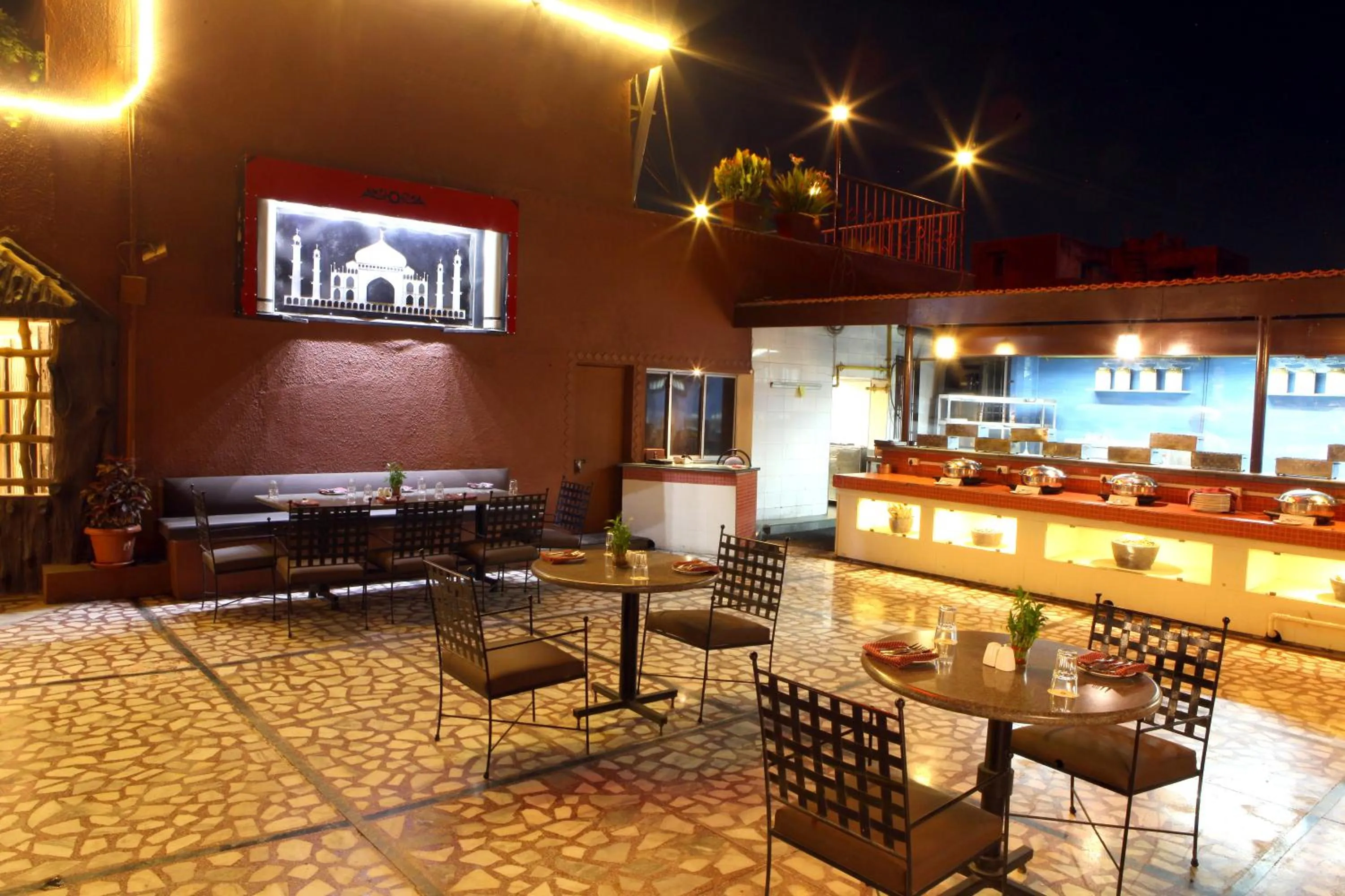 Restaurant/places to eat in Lords Plaza Surat