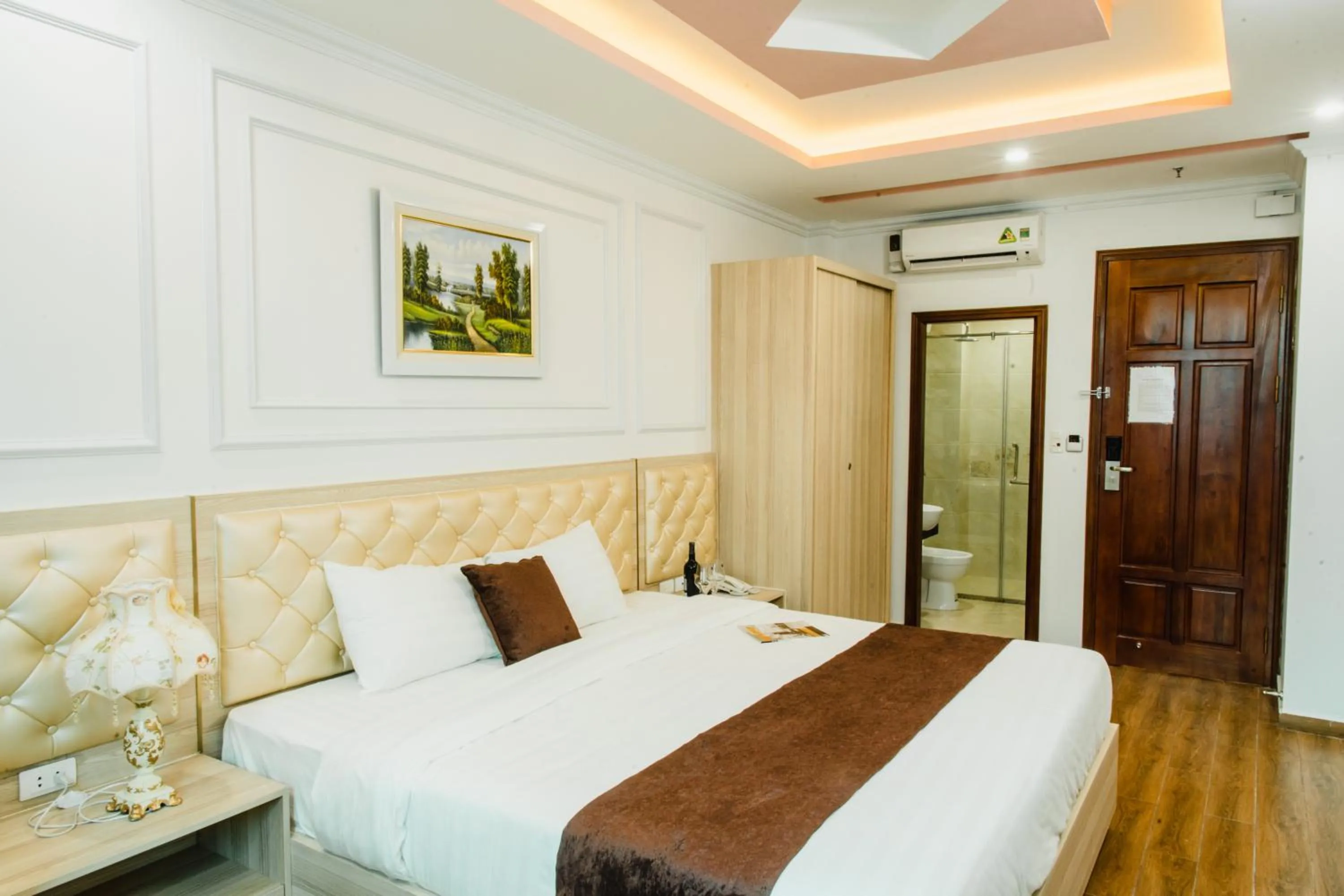 Bedroom, Bed in Vu Linh Hotel